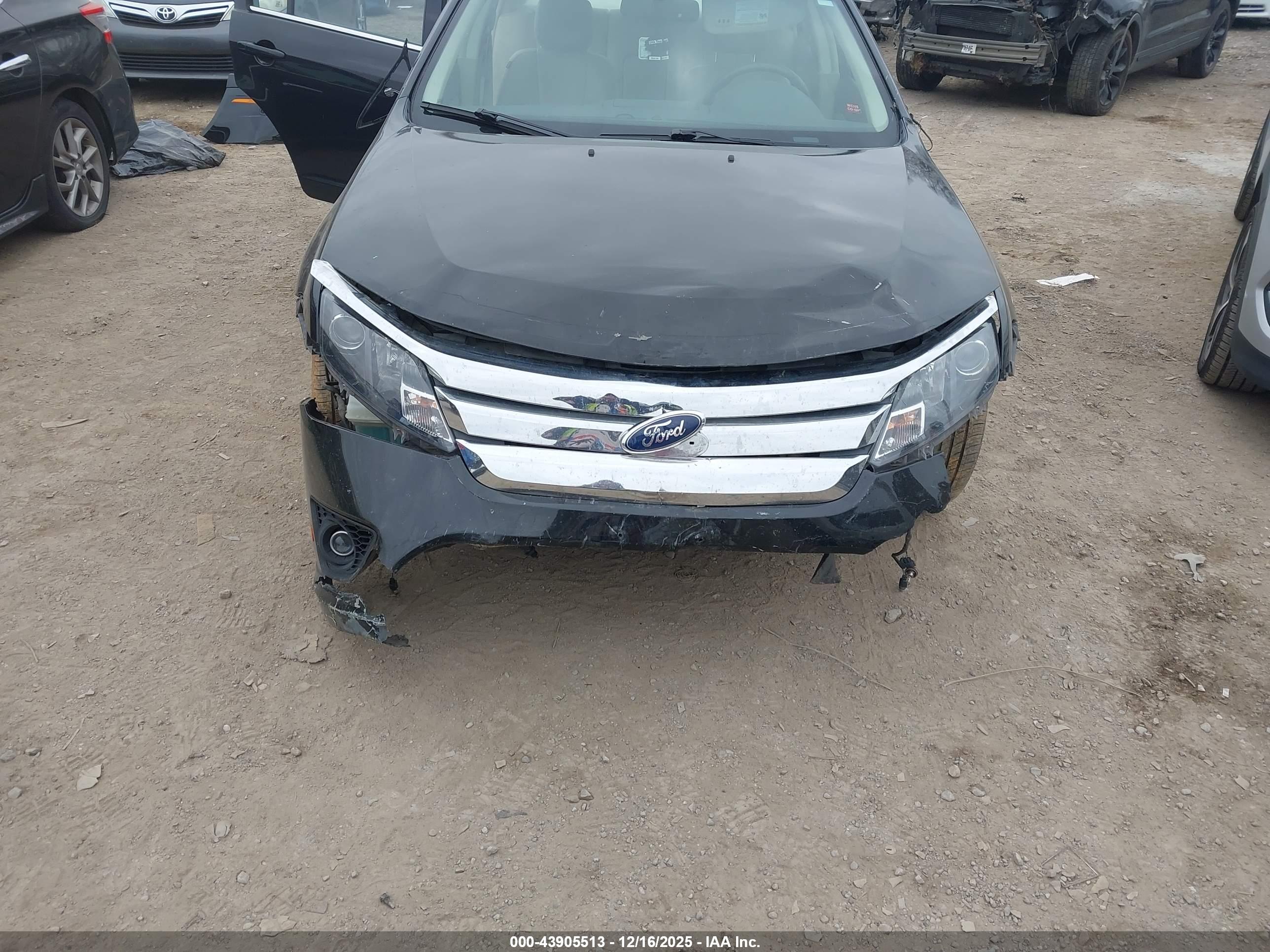 FORD FUSION image 6