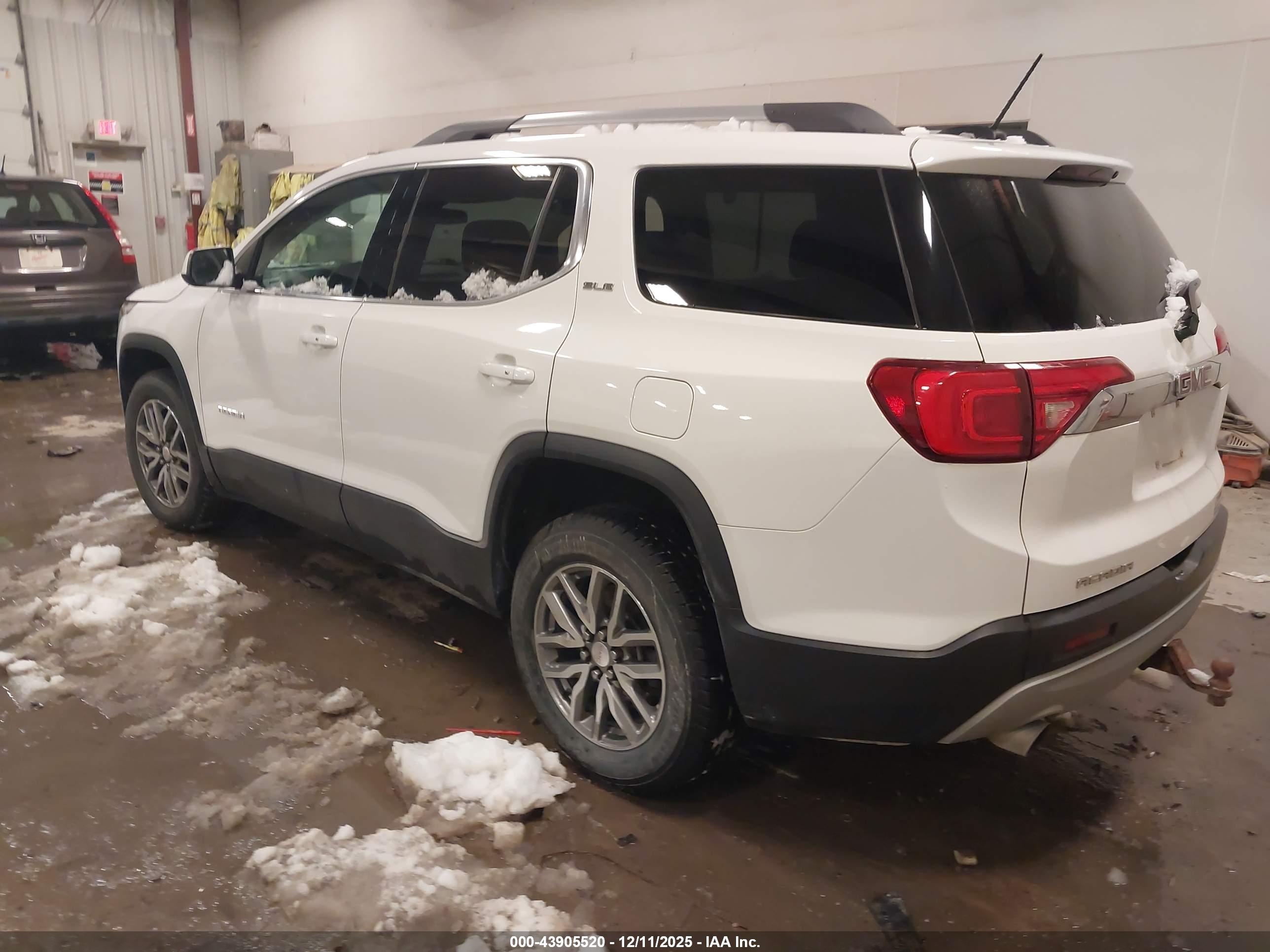 GMC ACADIA image 3