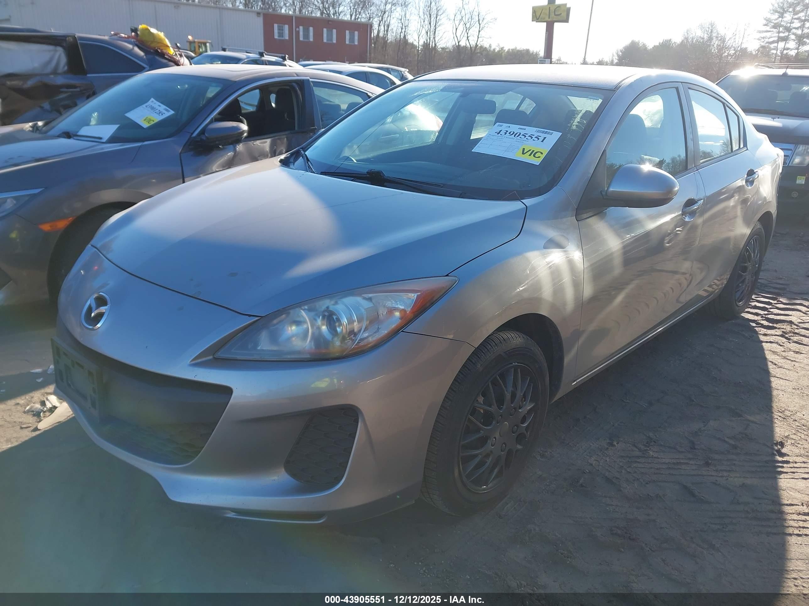MAZDA MAZDA3 image 2