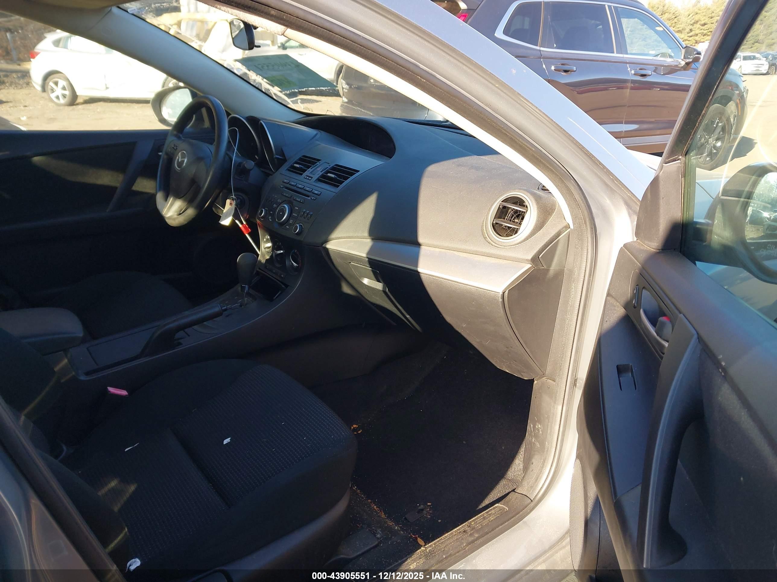 MAZDA MAZDA3 image 5
