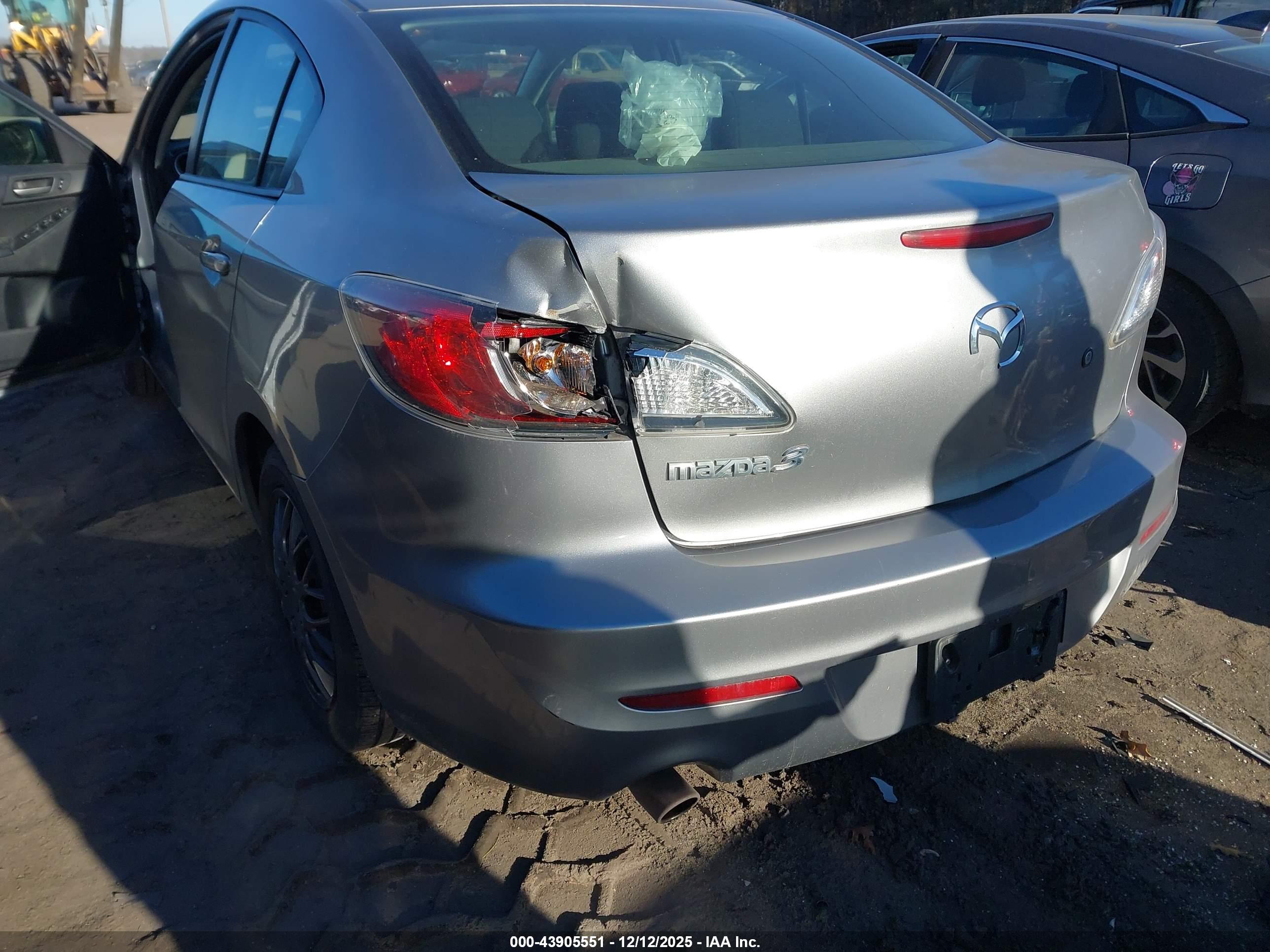 MAZDA MAZDA3 image 6