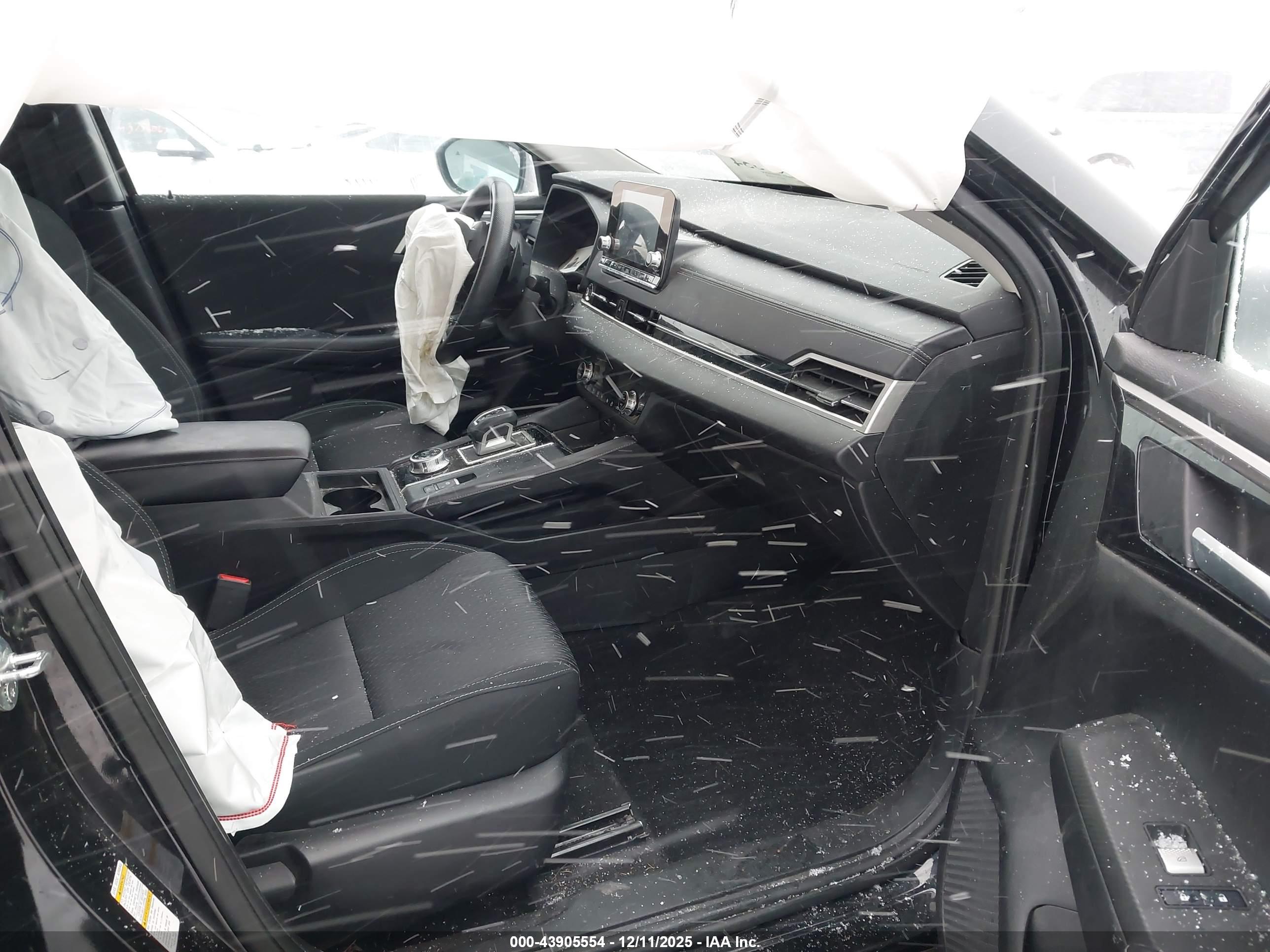 MITSUBISHI OUTLANDER image 5