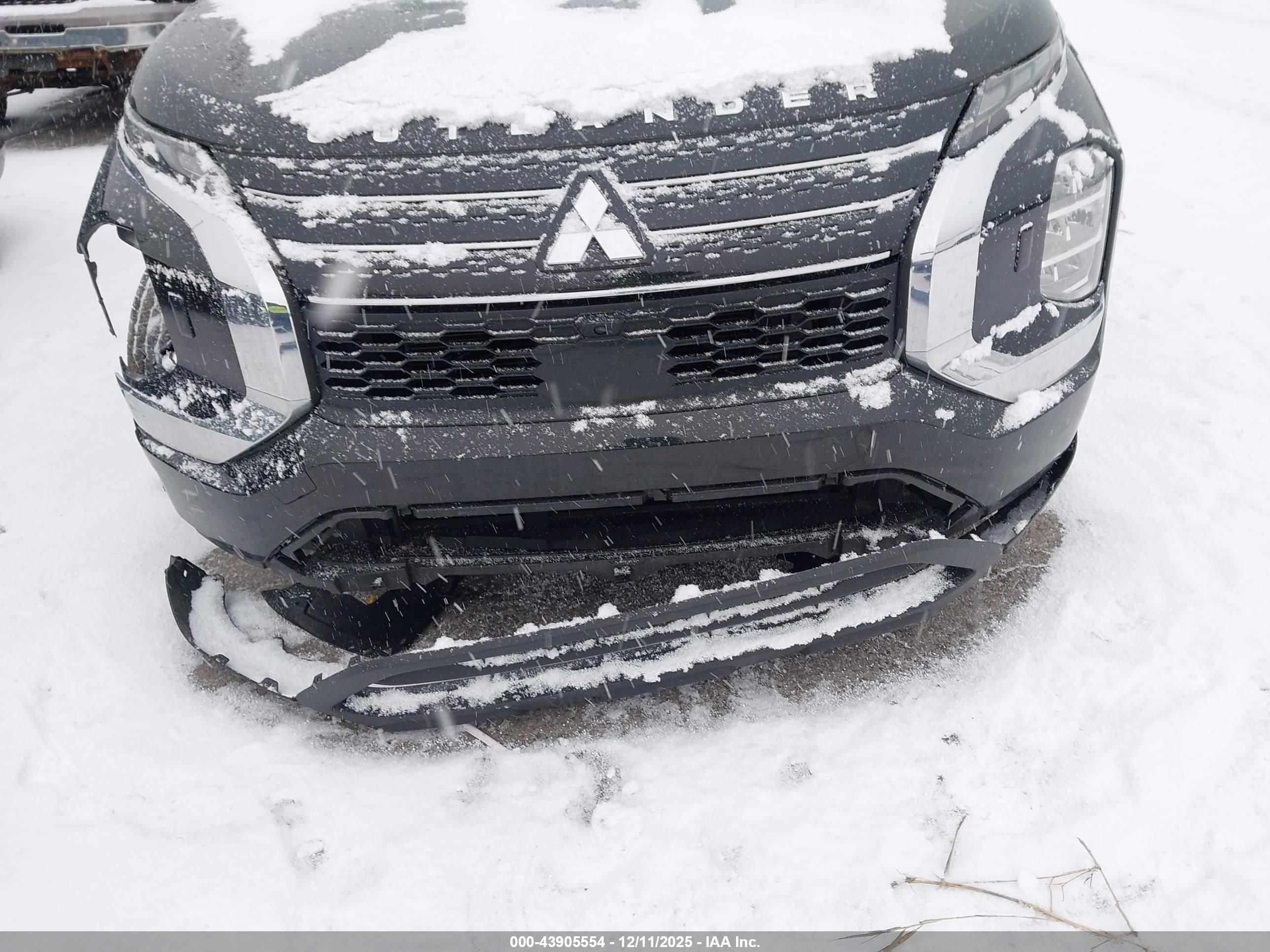 MITSUBISHI OUTLANDER image 6