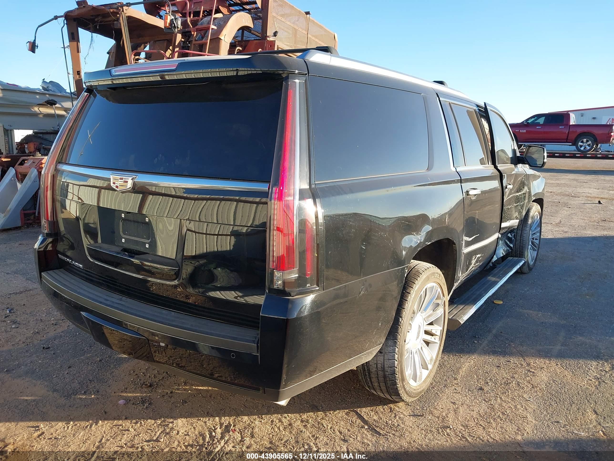 CADILLAC ESCALADE image 4