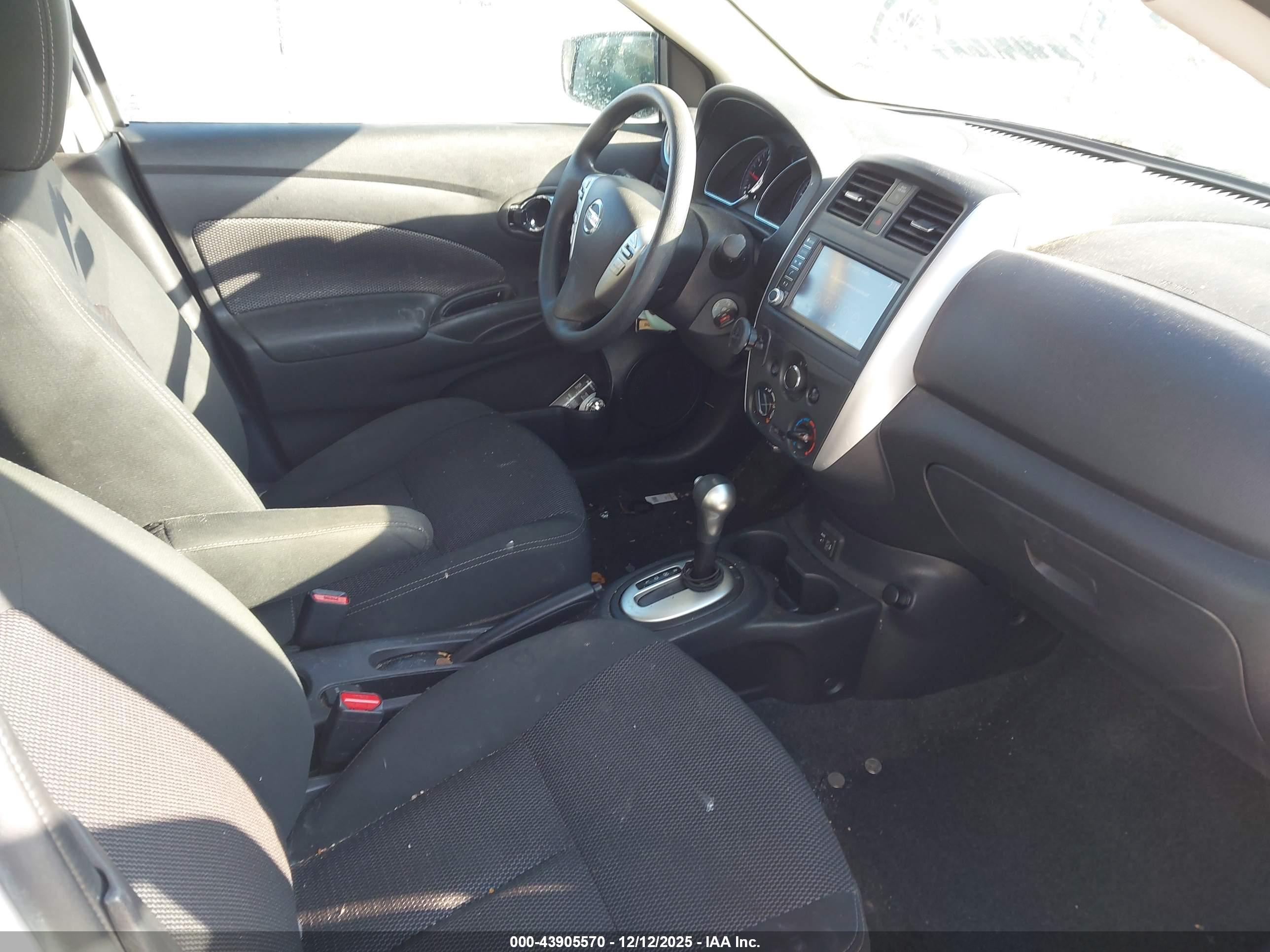 NISSAN VERSA image 5