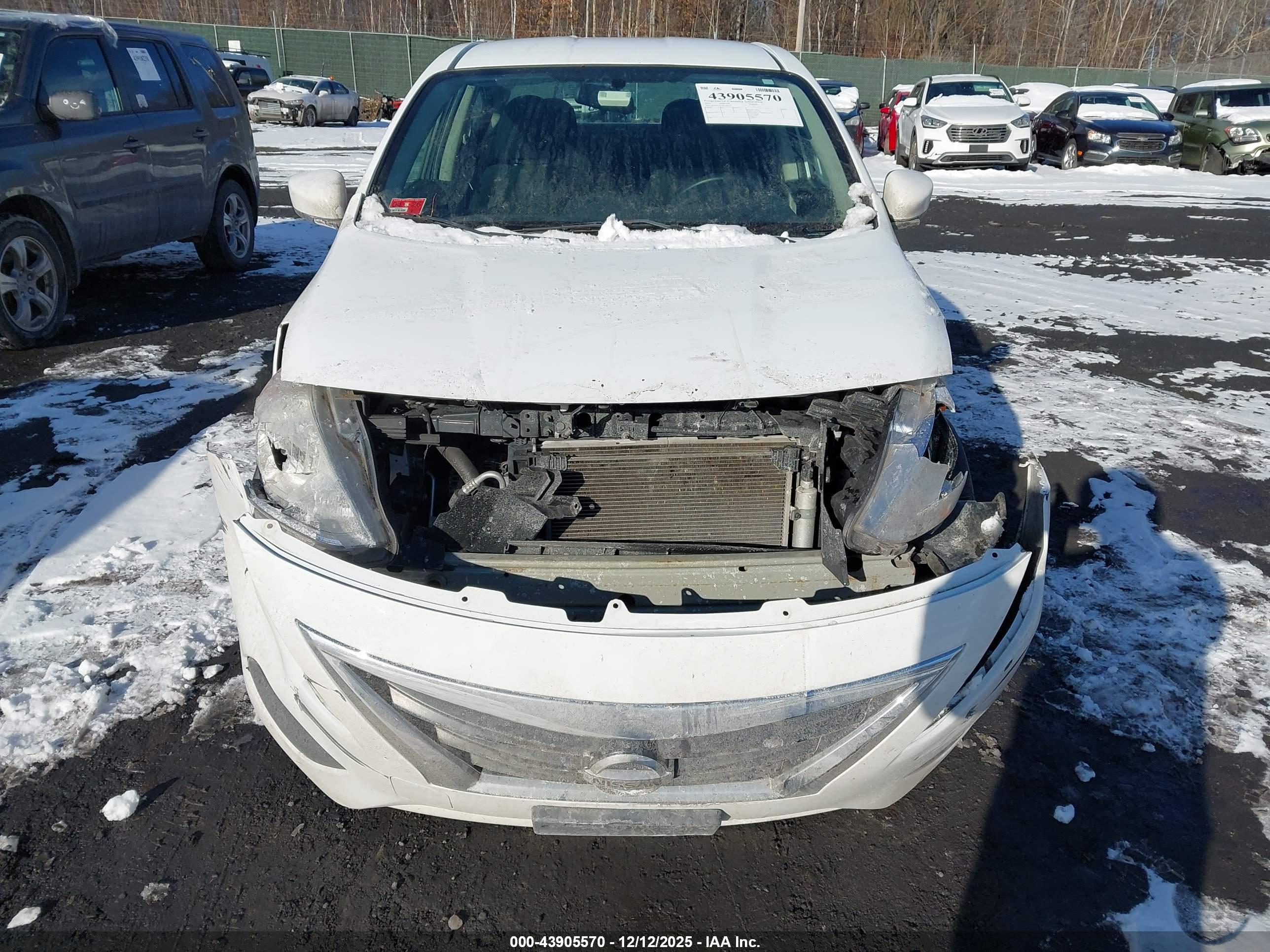 NISSAN VERSA image 6