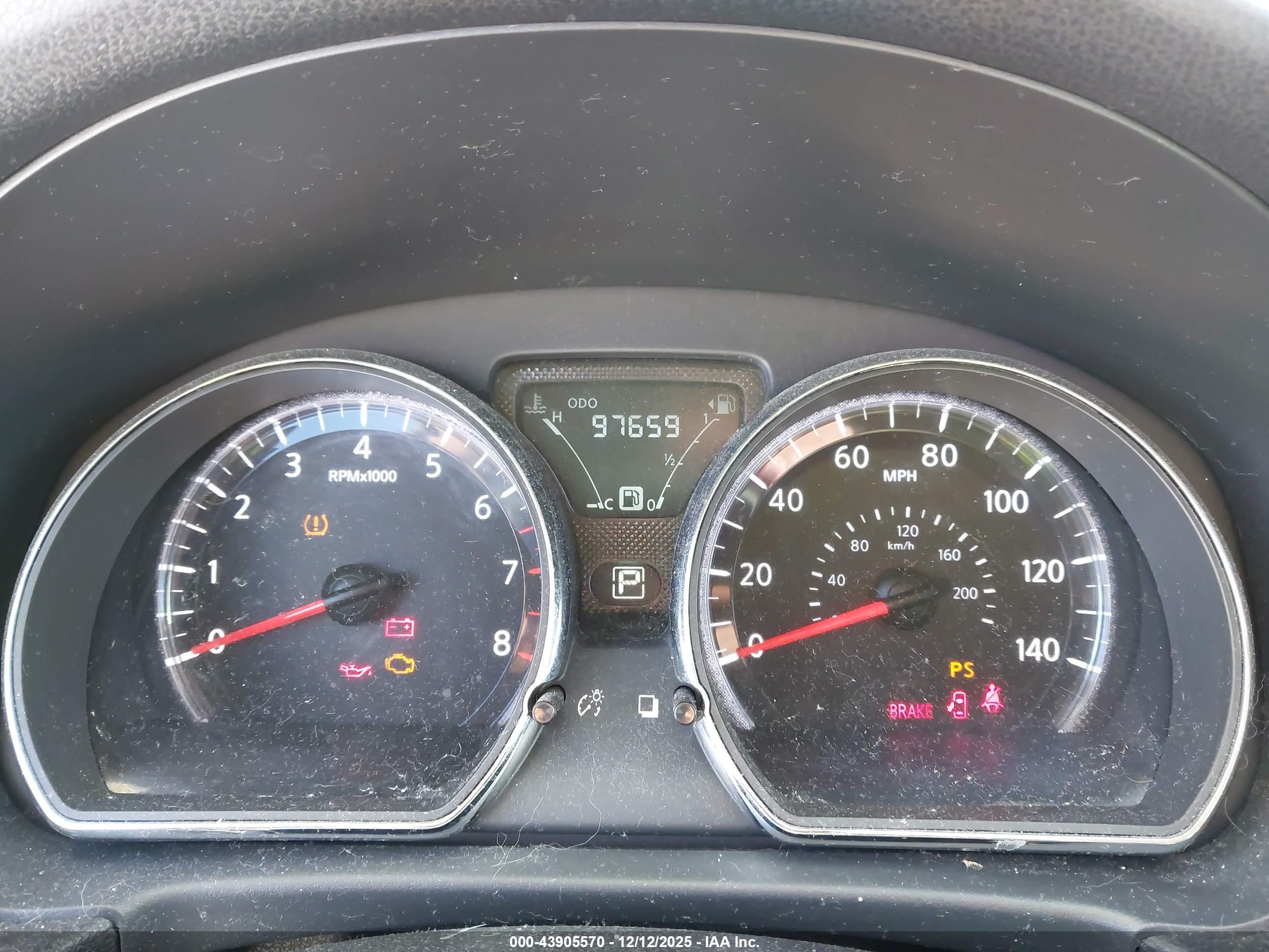 NISSAN VERSA image 7