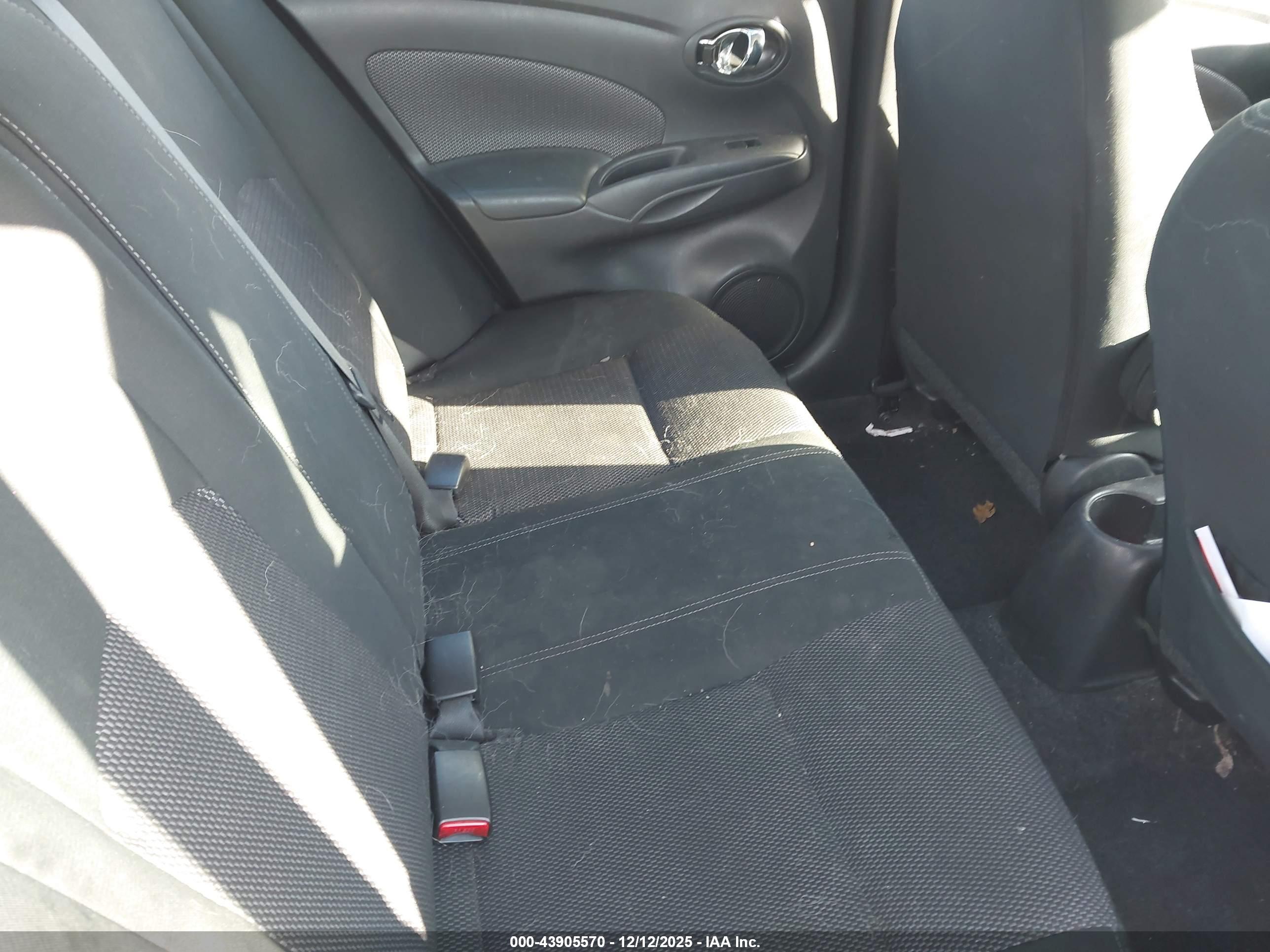 NISSAN VERSA image 8