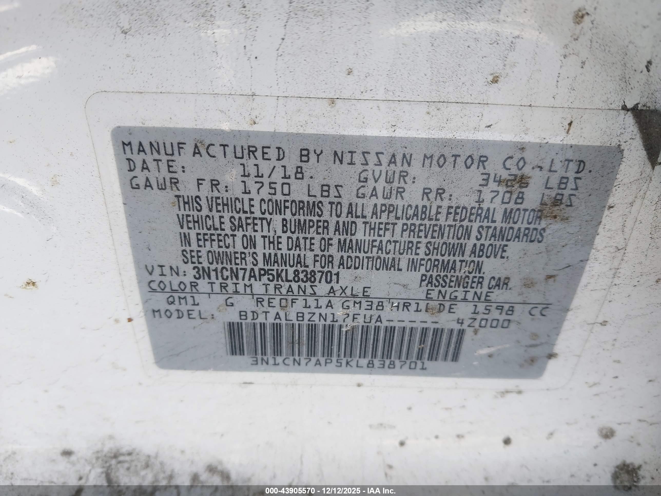 NISSAN VERSA image 9