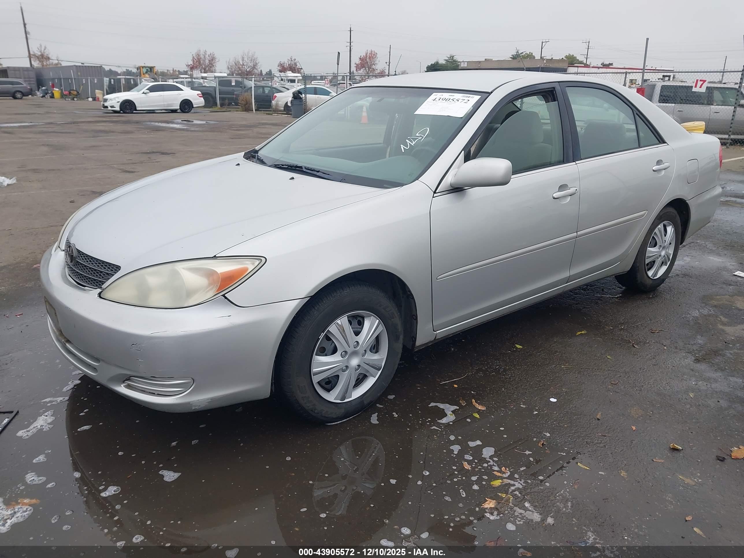 TOYOTA CAMRY image 2
