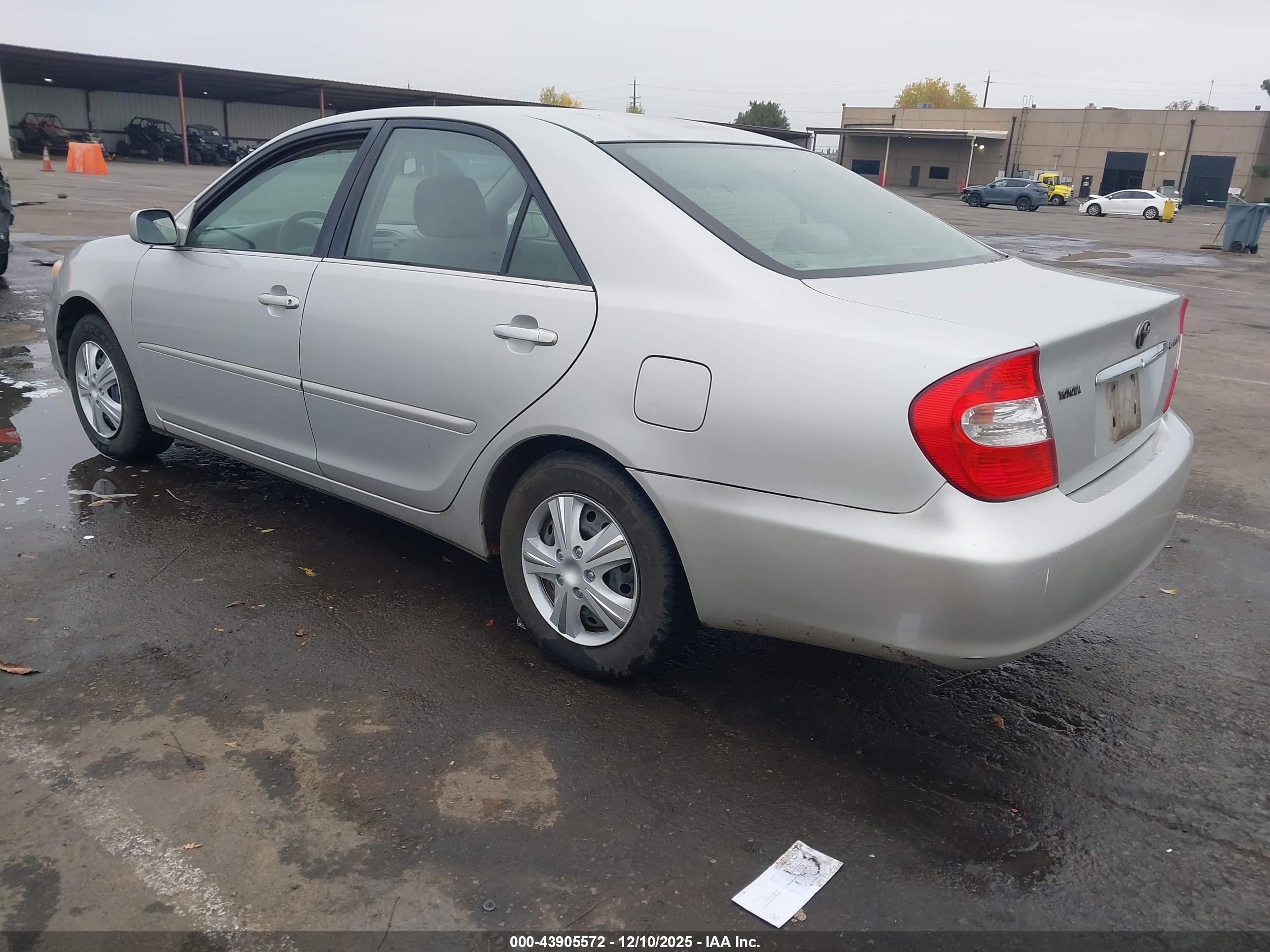 TOYOTA CAMRY image 3