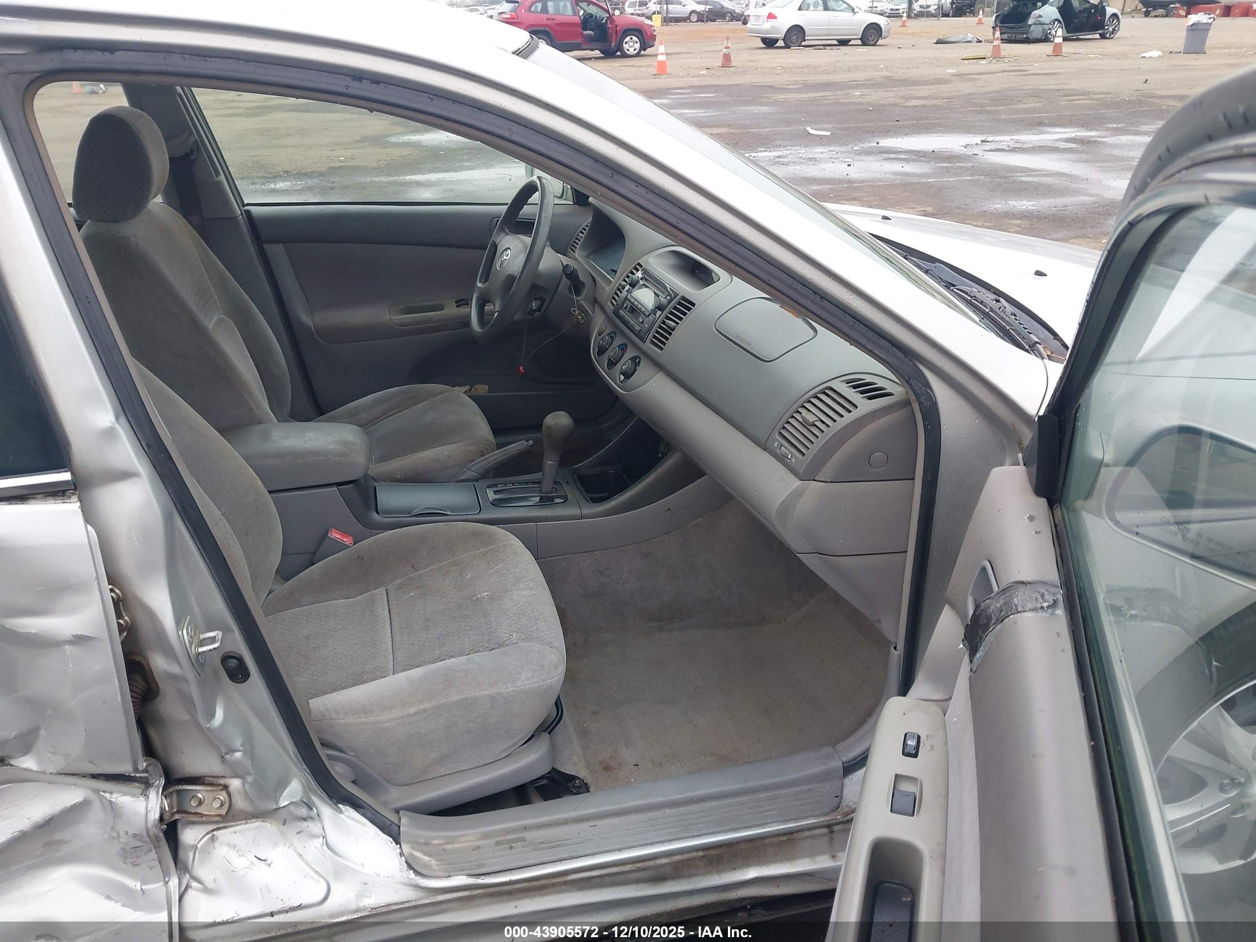 TOYOTA CAMRY image 5