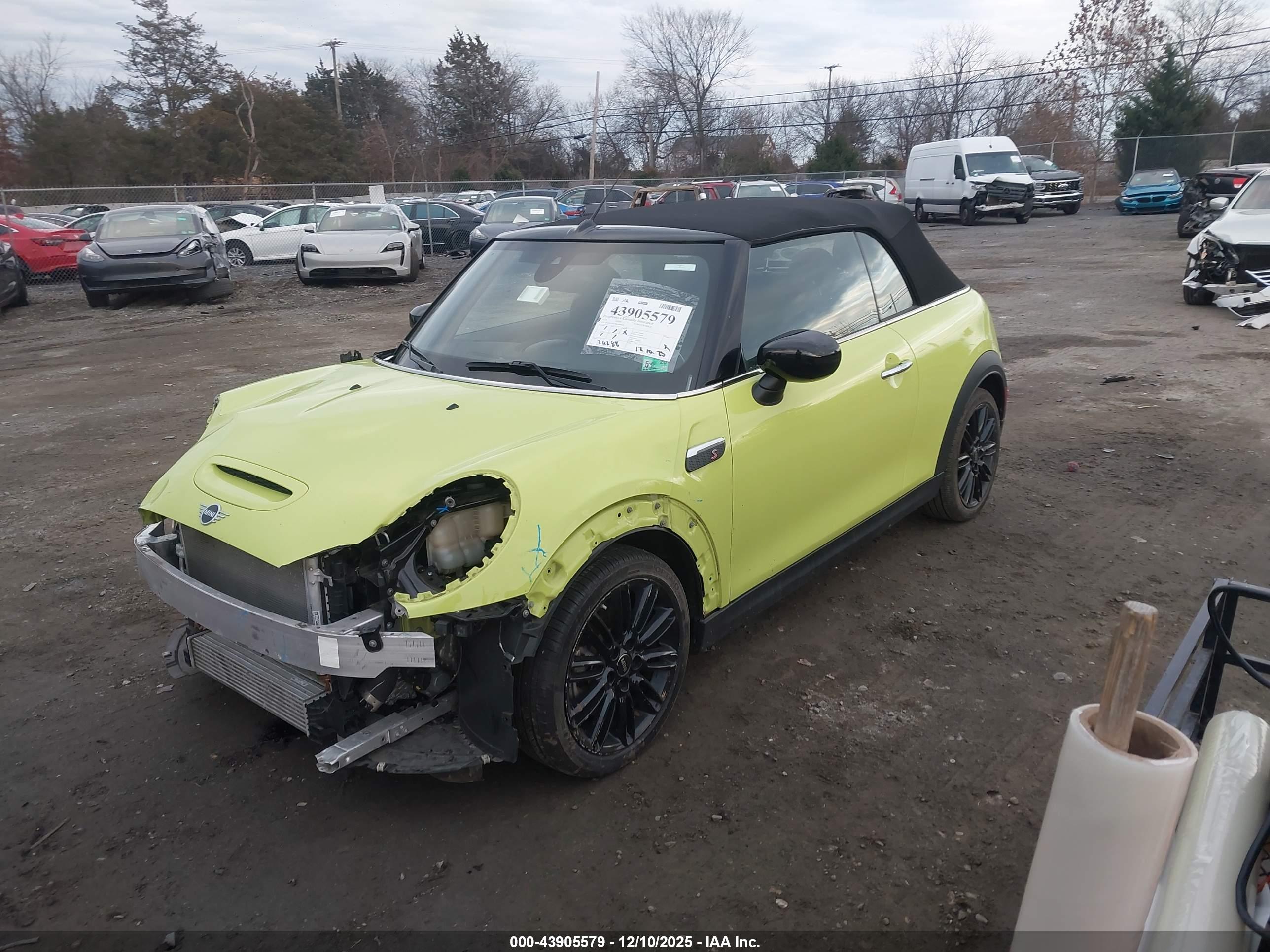 MINI CONVERTIBLE image 2