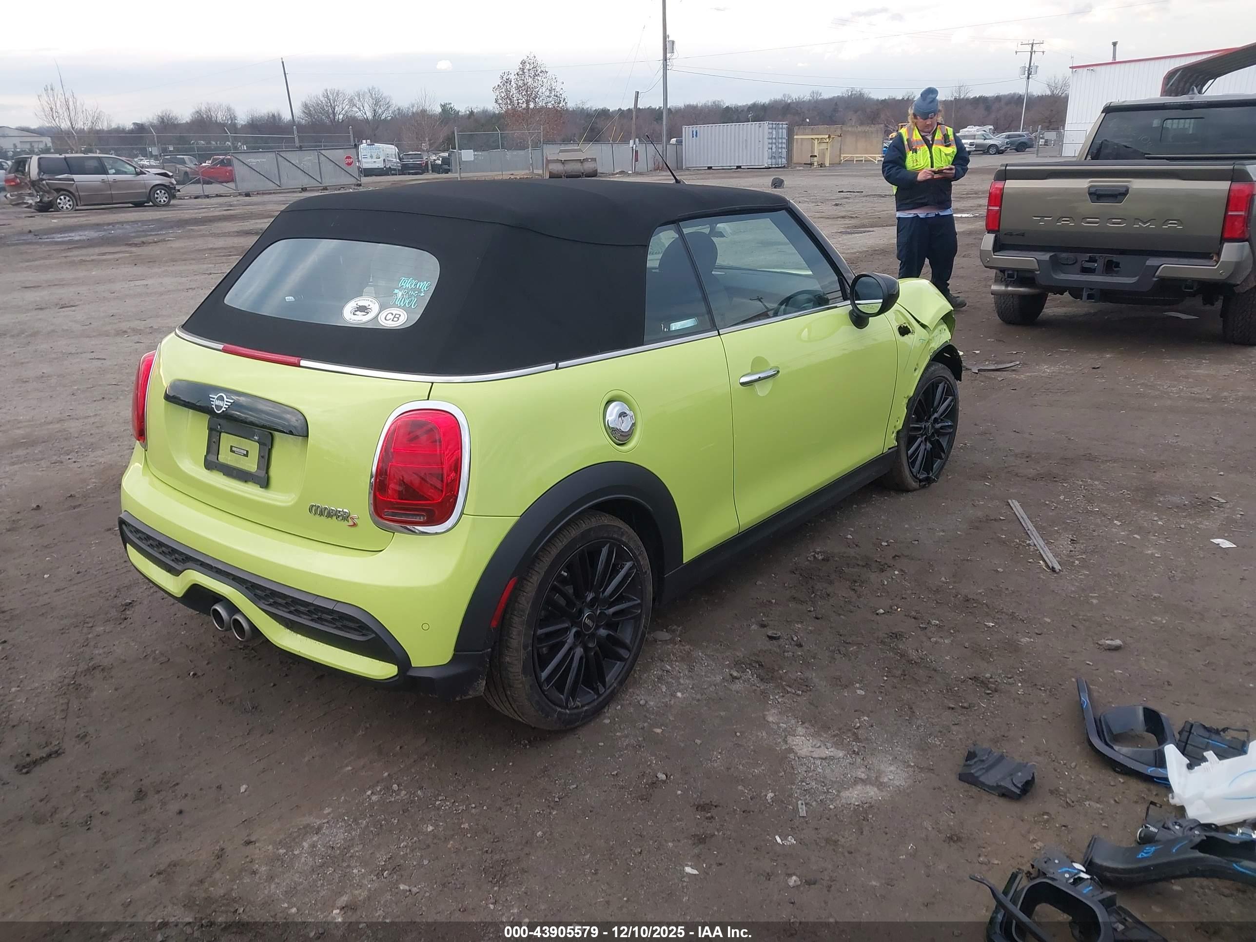 MINI CONVERTIBLE image 4