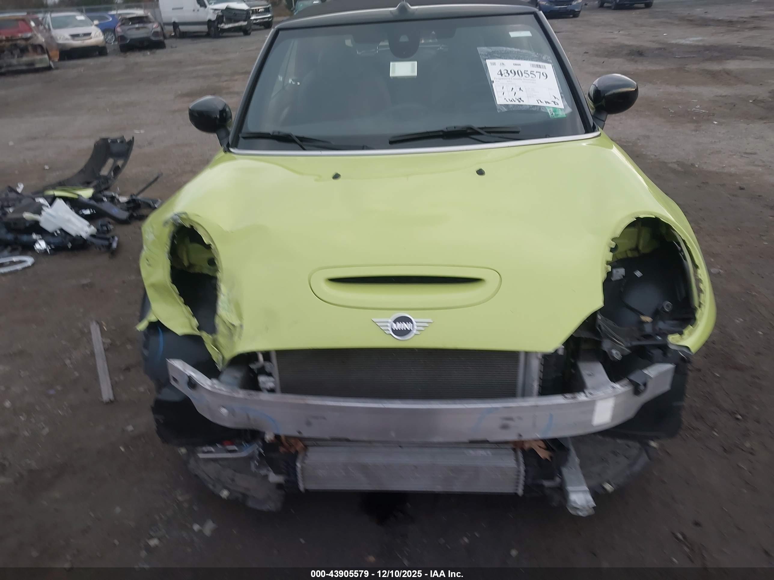 MINI CONVERTIBLE image 6
