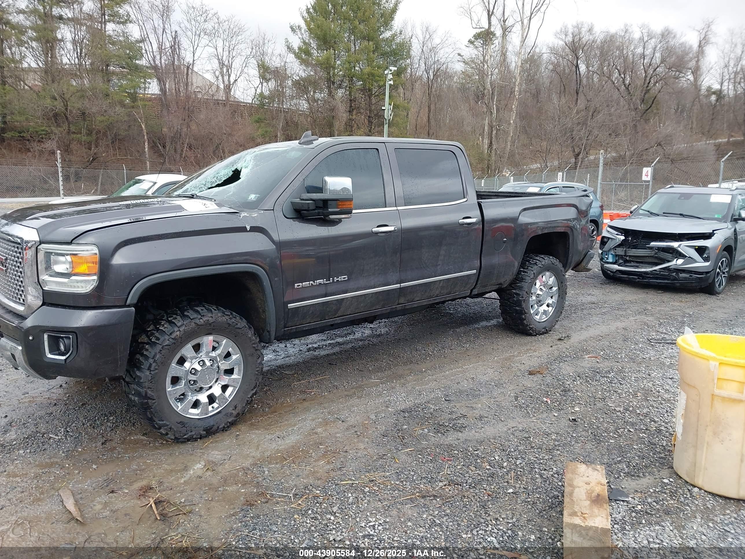 GMC SIERRA image 2