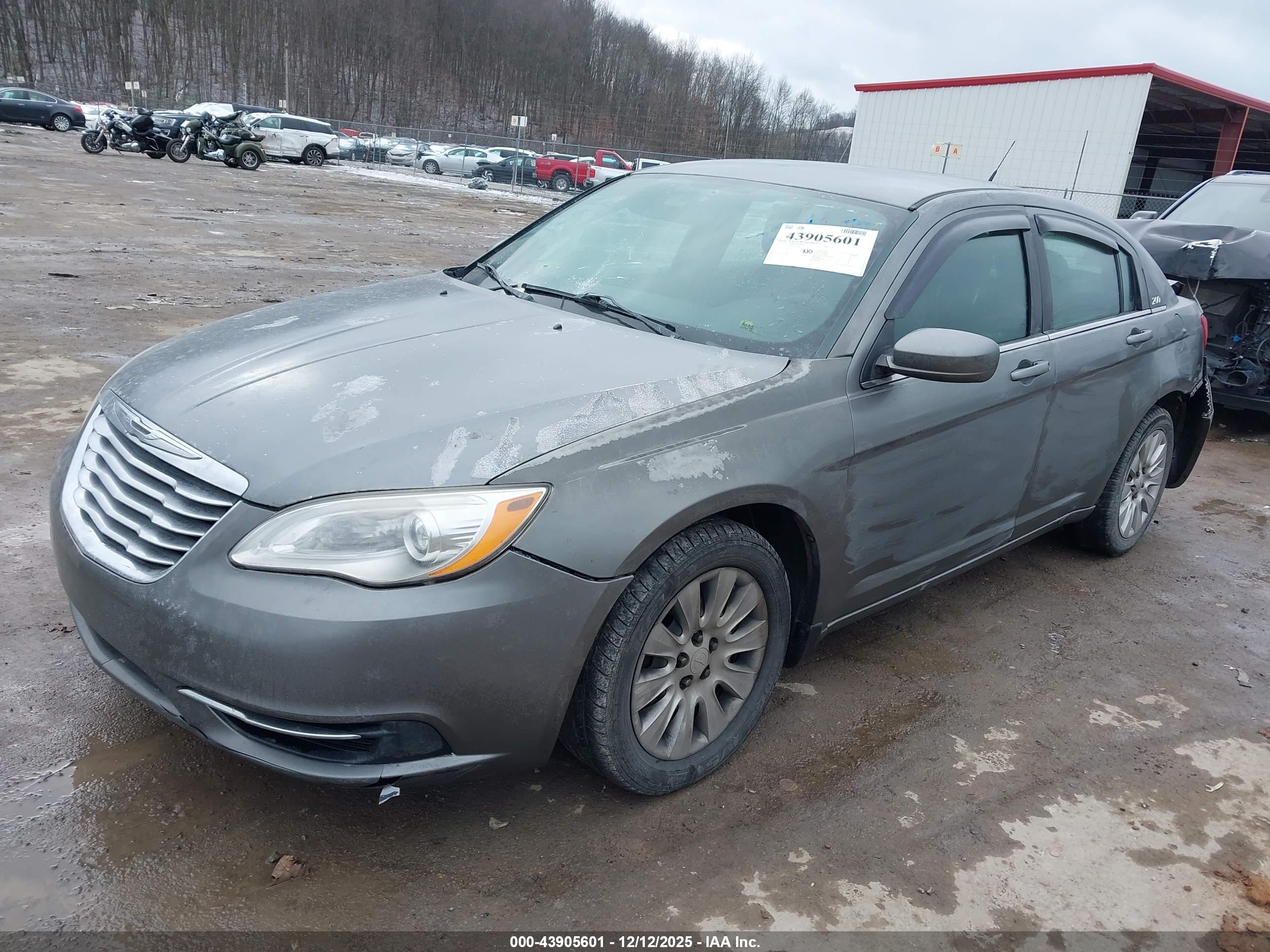 CHRYSLER 200 image 2