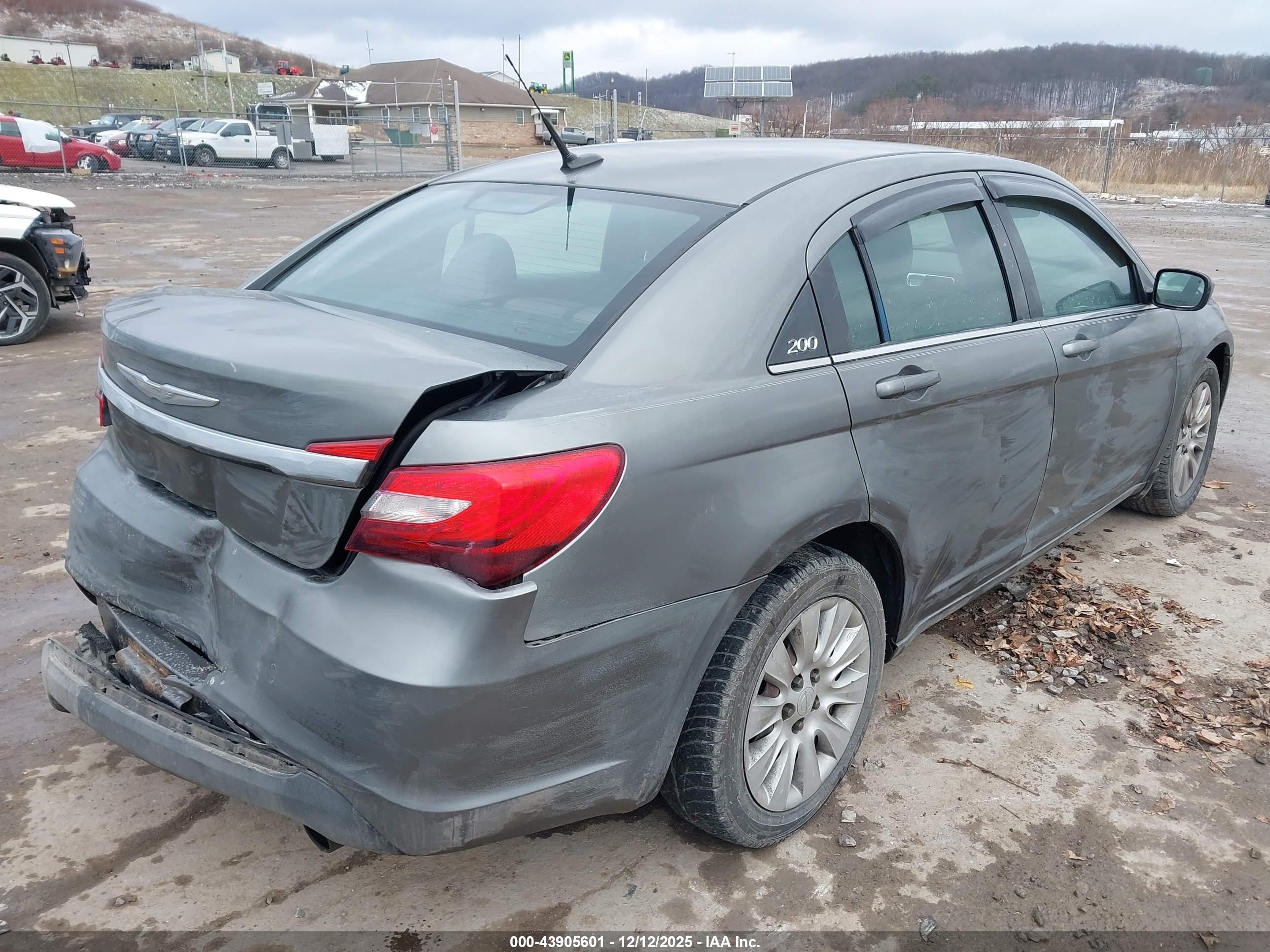 CHRYSLER 200 image 4