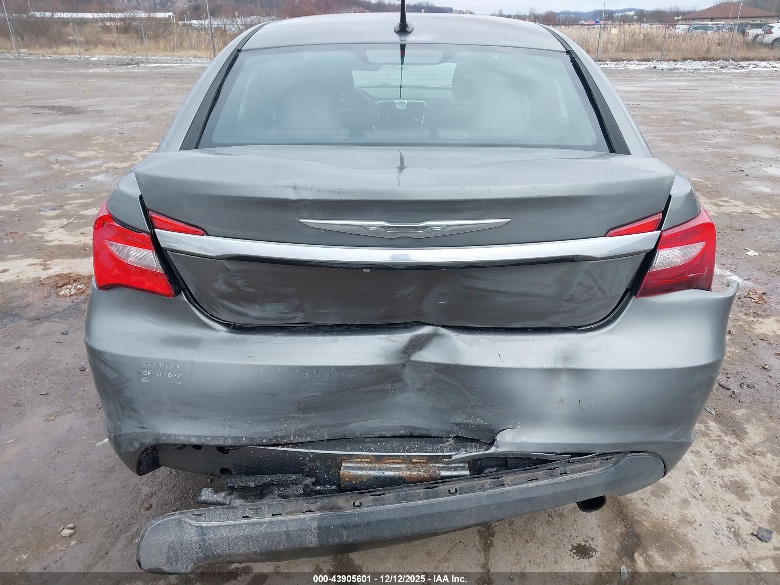 CHRYSLER 200 image 6