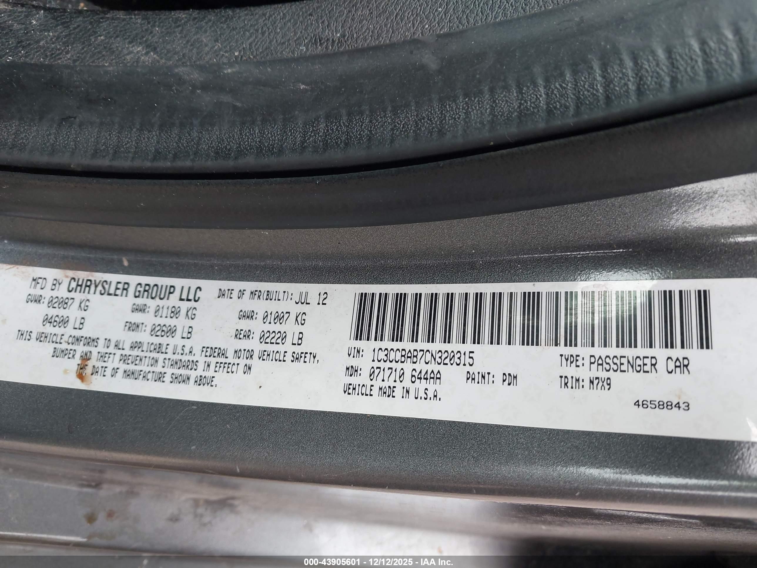 CHRYSLER 200 image 9