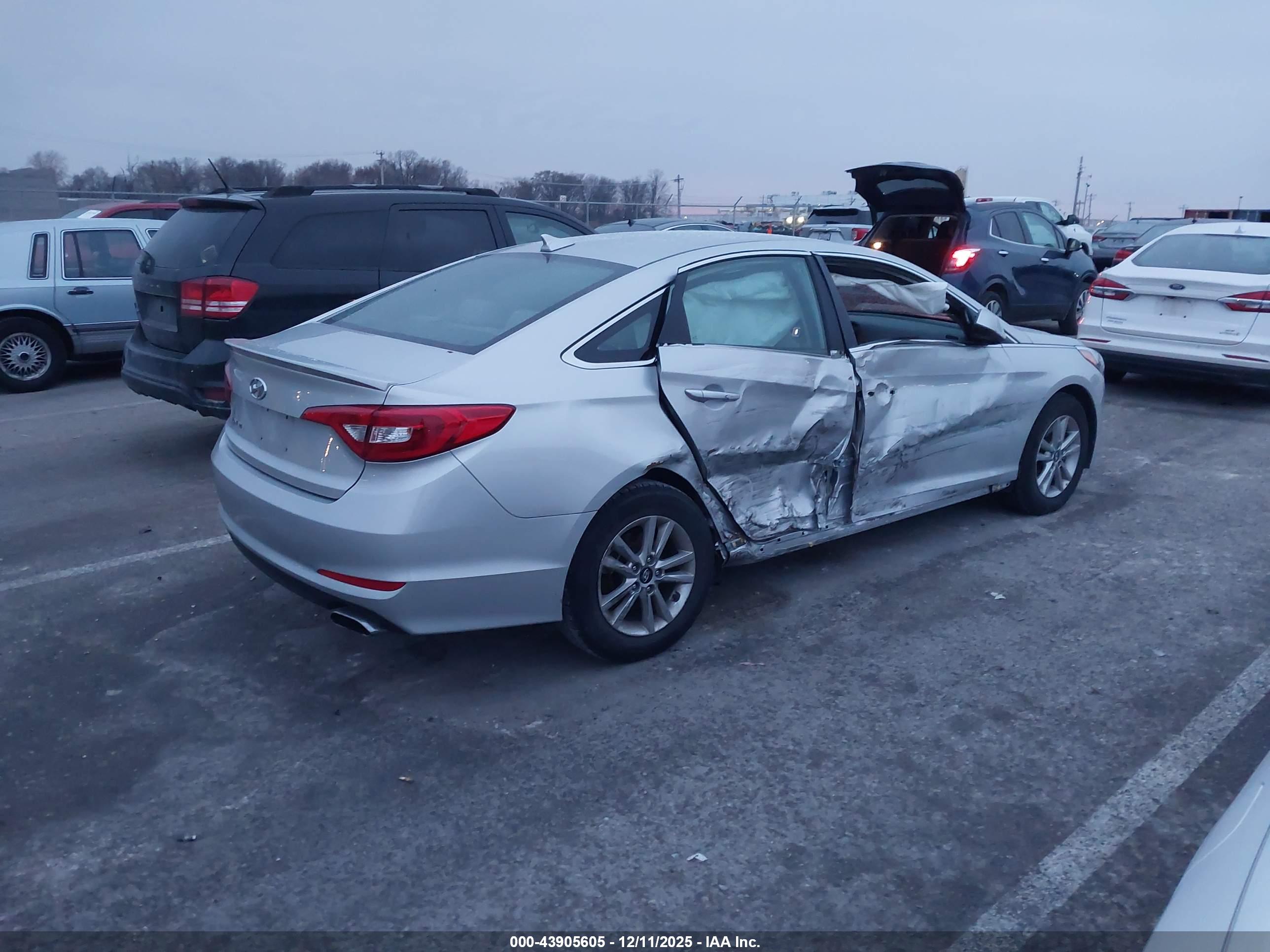 HYUNDAI SONATA image 4