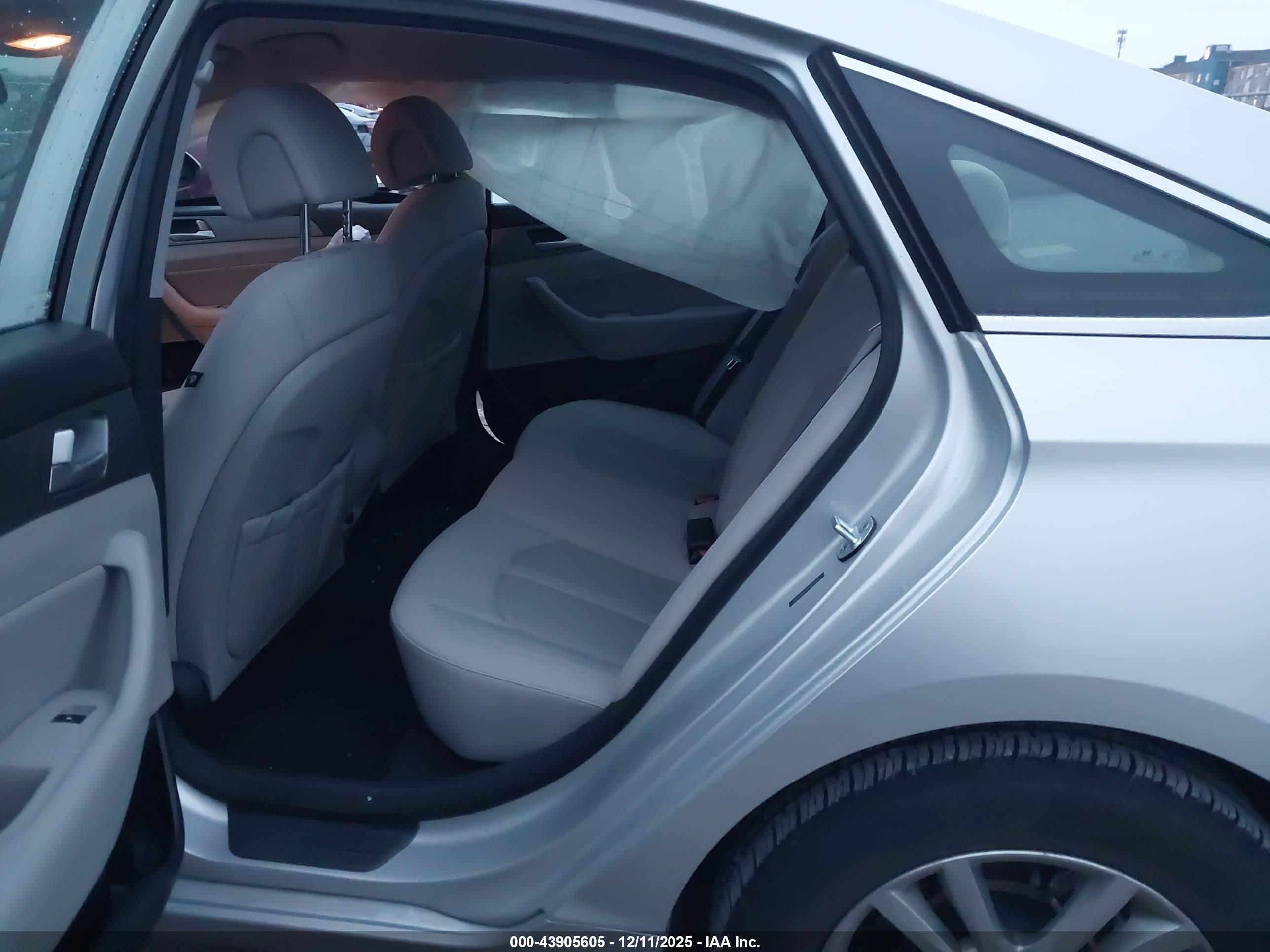 HYUNDAI SONATA image 8