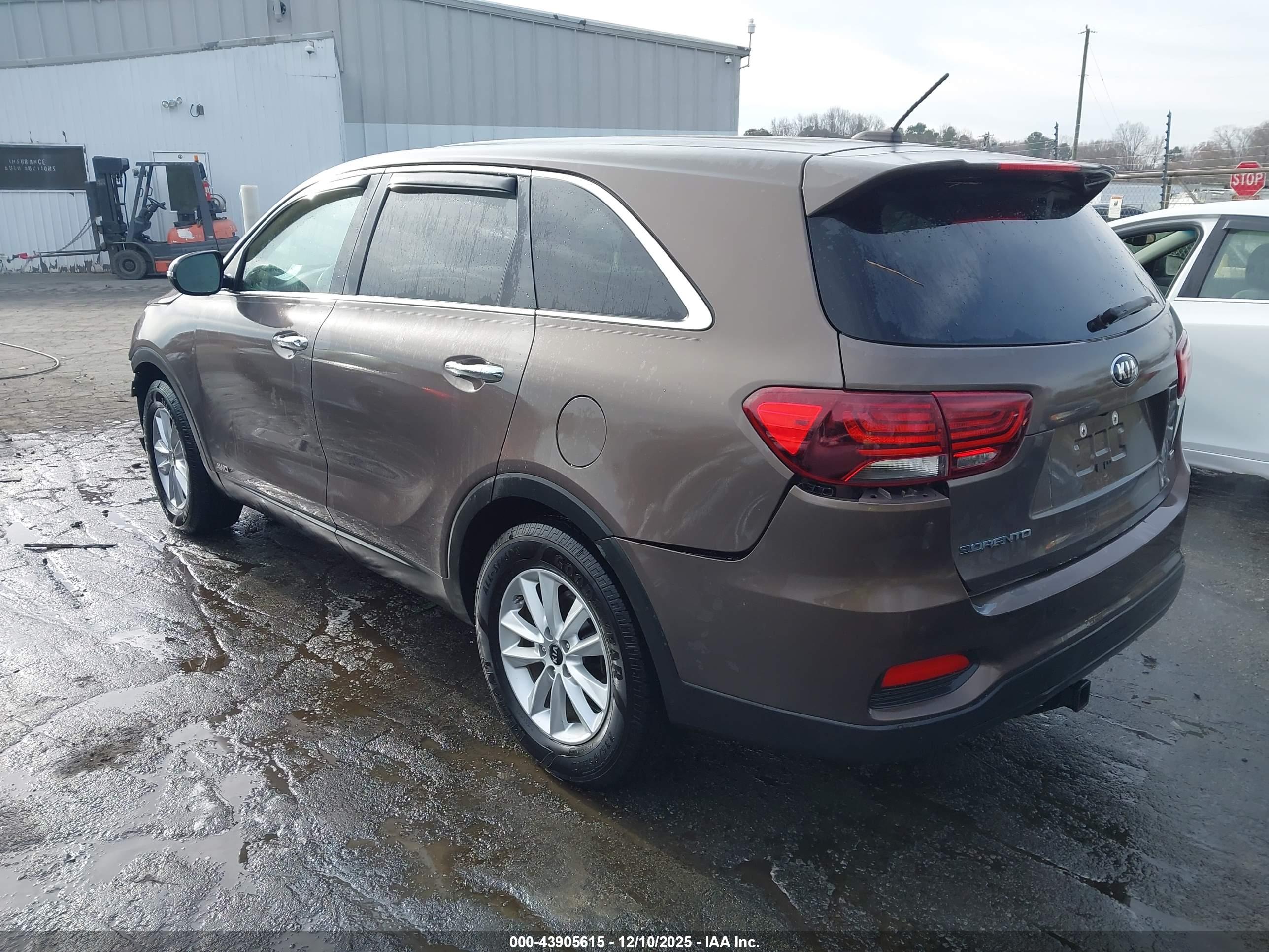 KIA SORENTO image 3