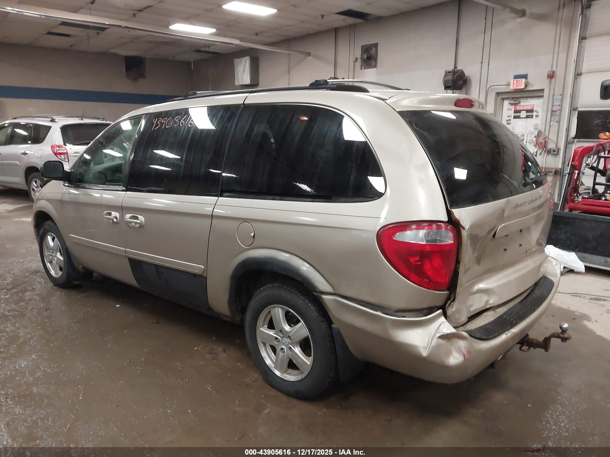 DODGE GRAND image 3