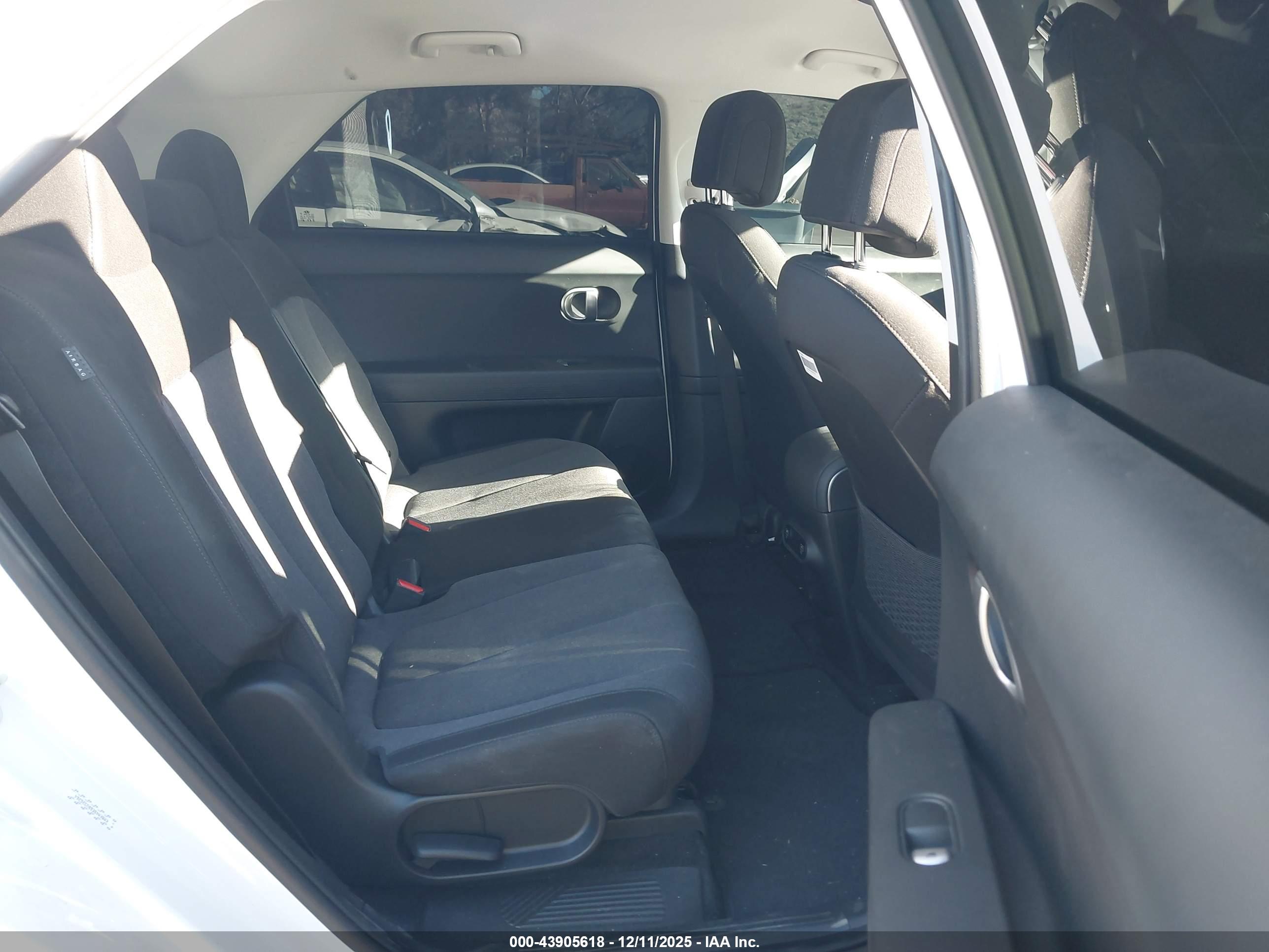 HYUNDAI IONIQ image 8