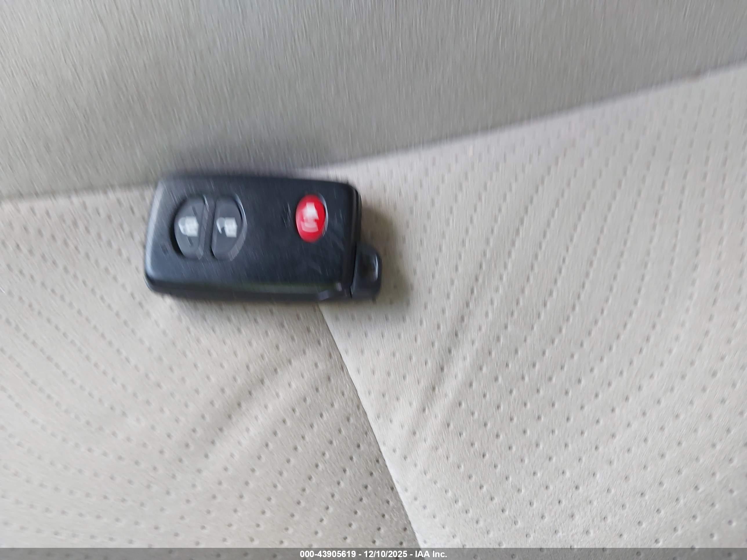 TOYOTA PRIUS image 11