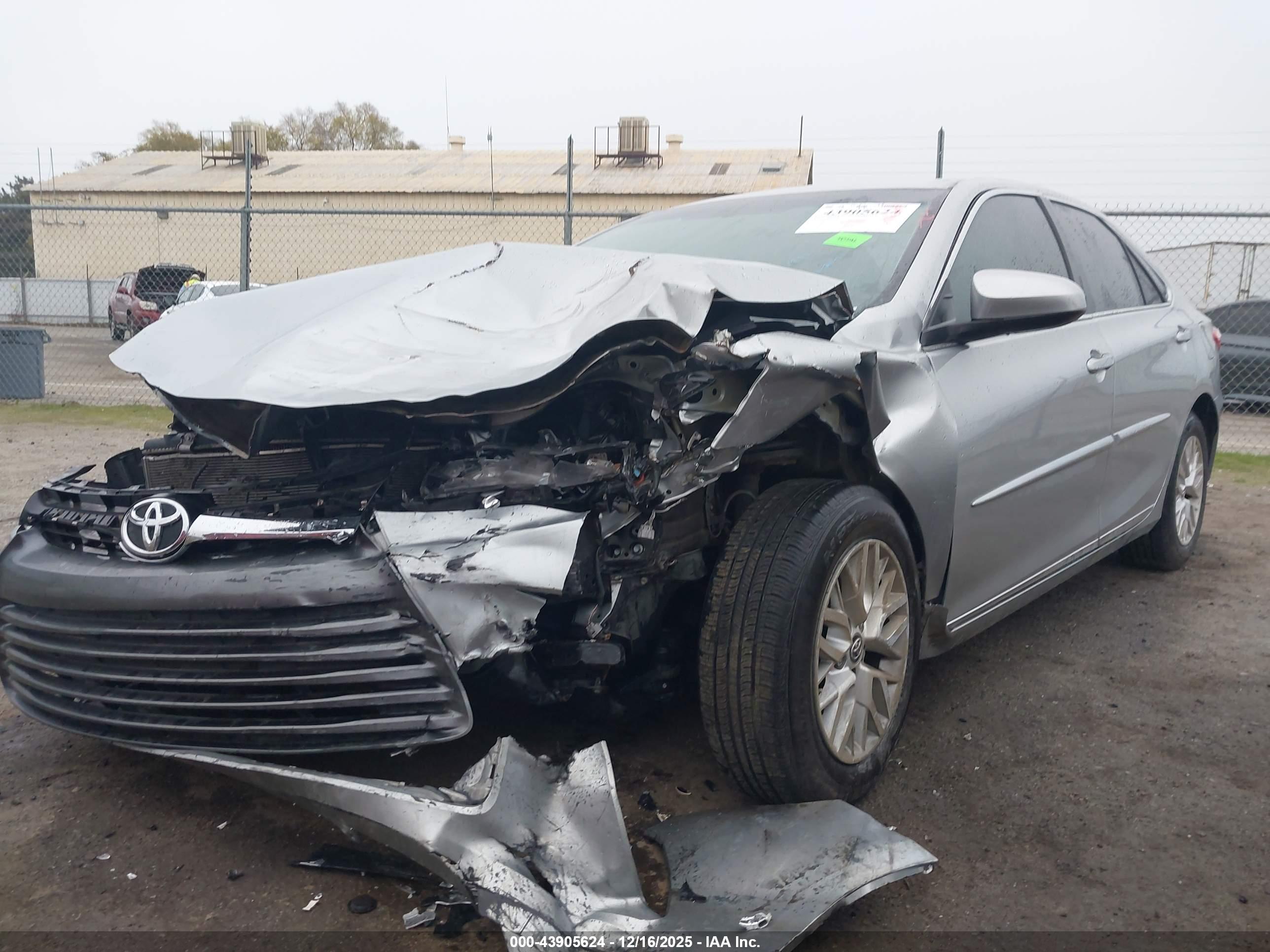 TOYOTA CAMRY image 2