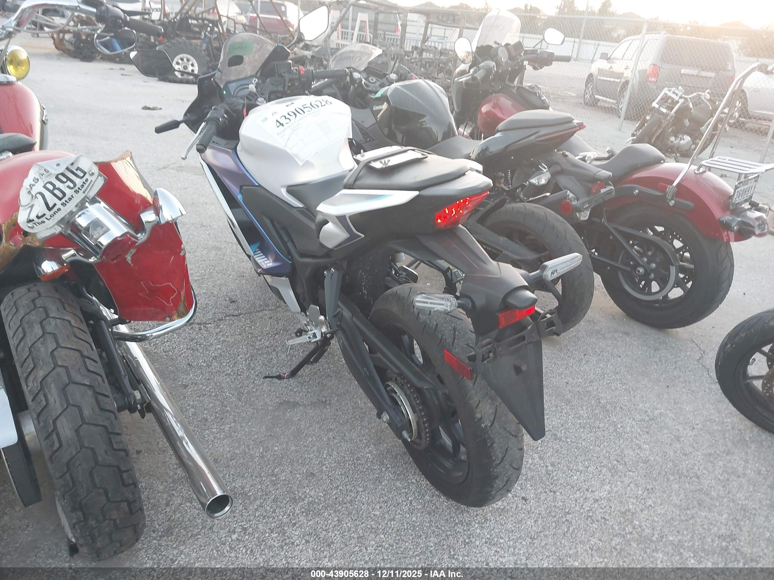 YAMAHA YFZ320 image 3