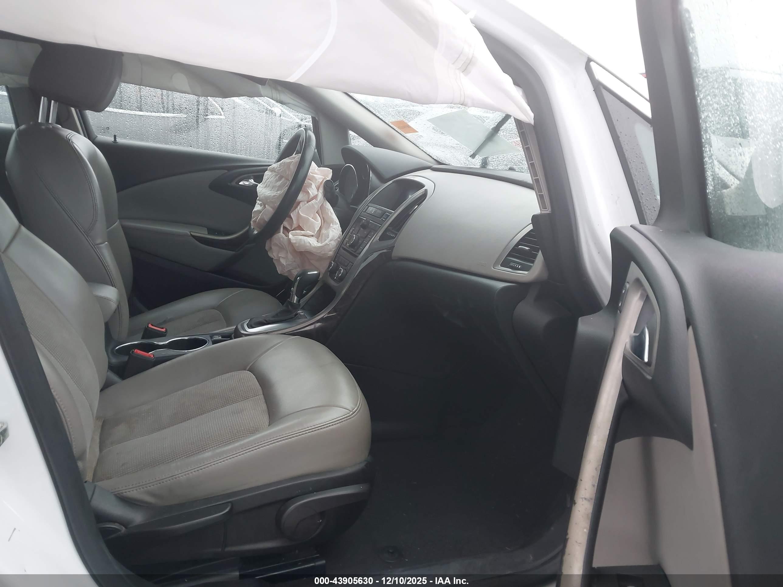 BUICK VERANO image 5