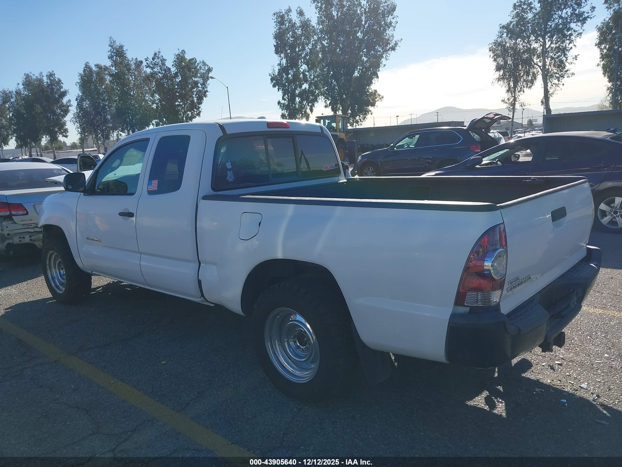 TOYOTA TACOMA image 3