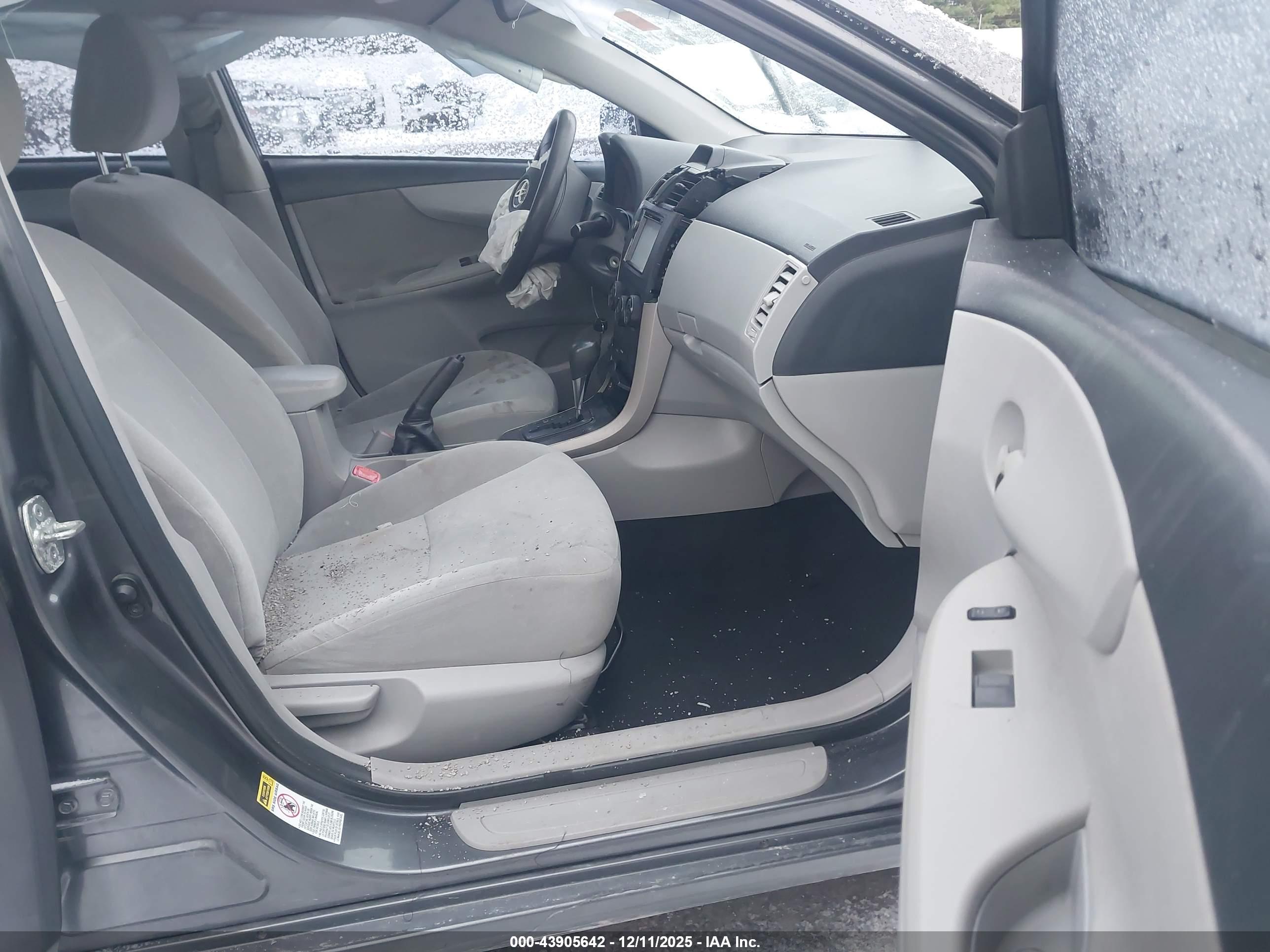 TOYOTA COROLLA image 5