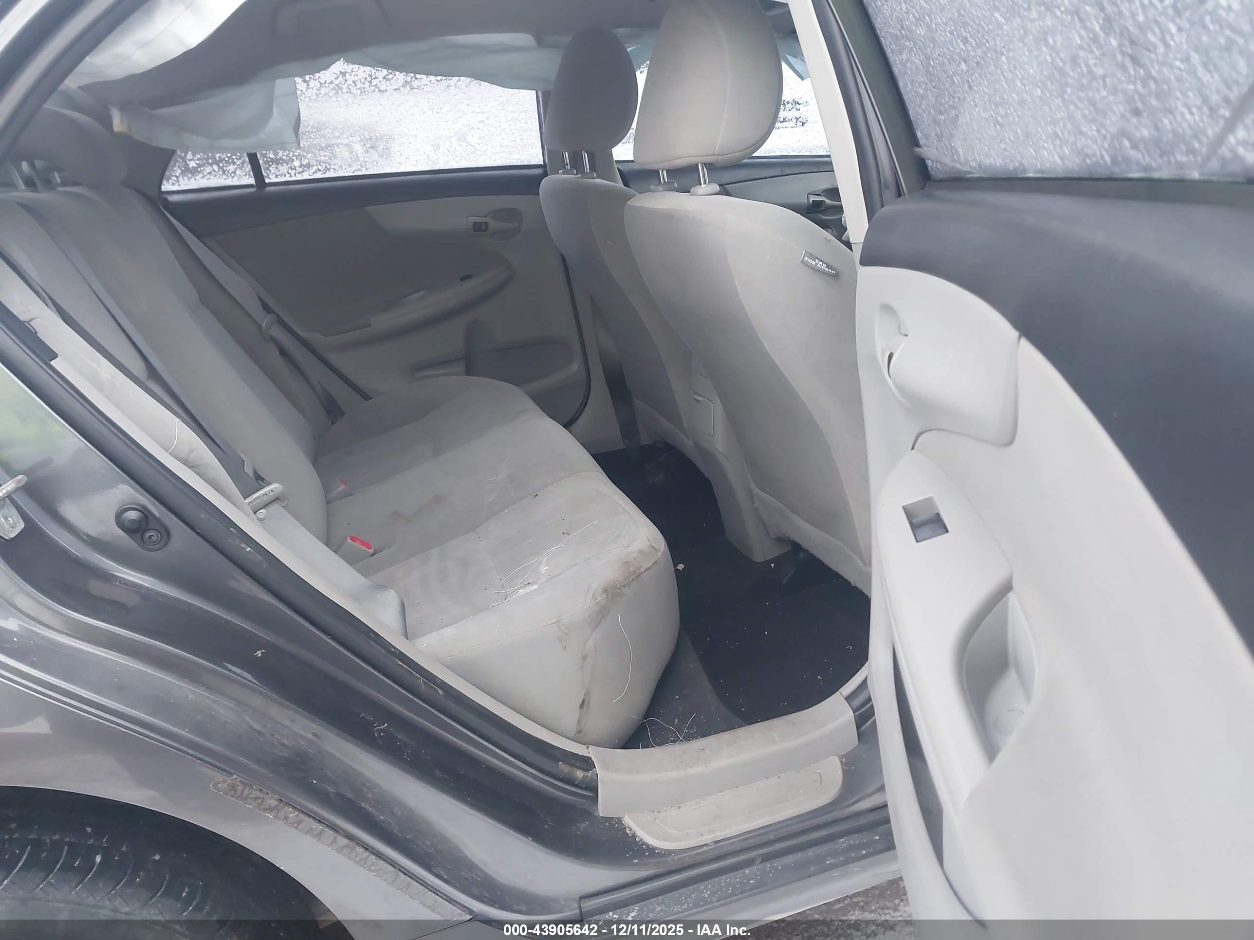 TOYOTA COROLLA image 8