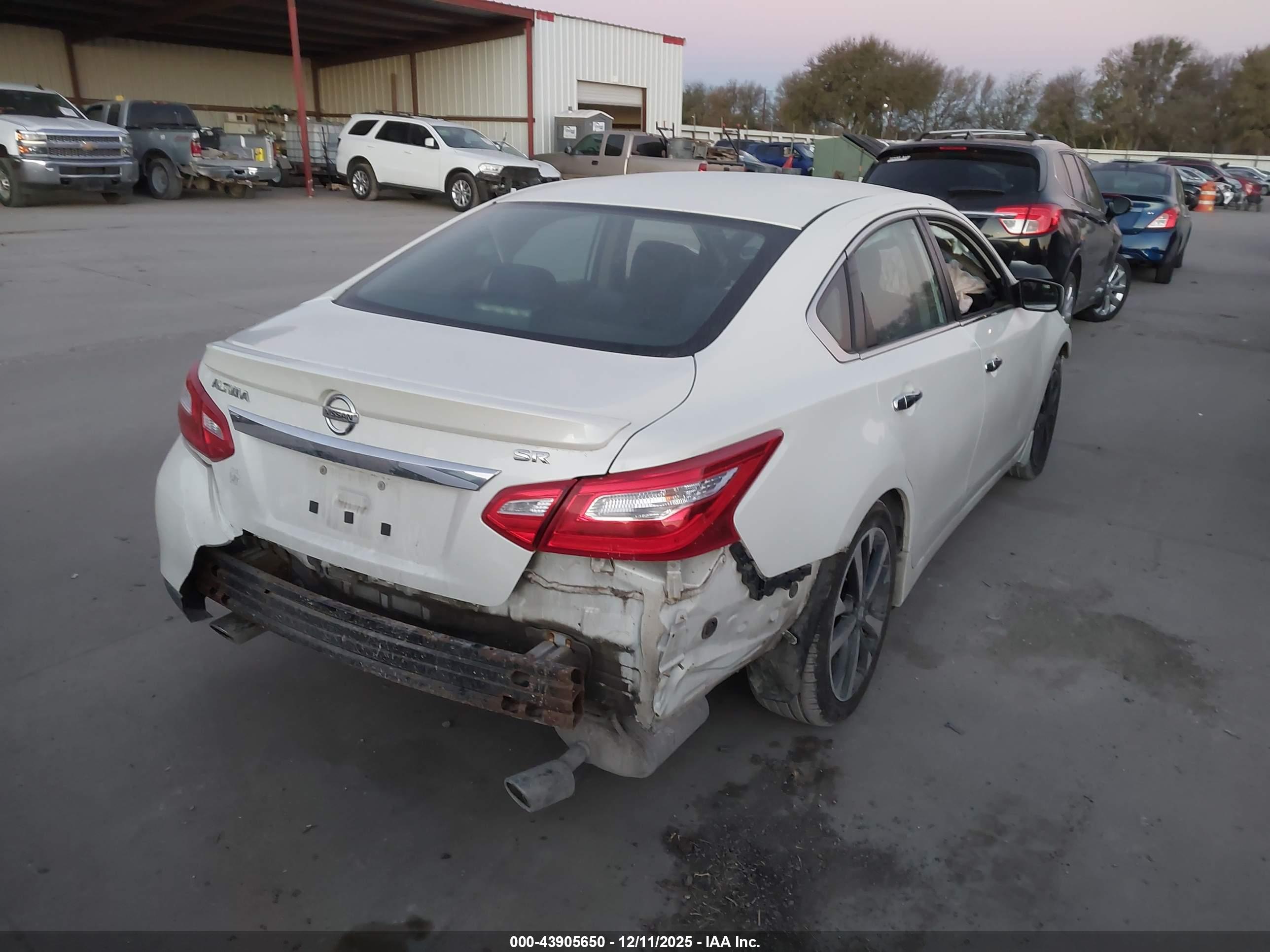 NISSAN ALTIMA image 4