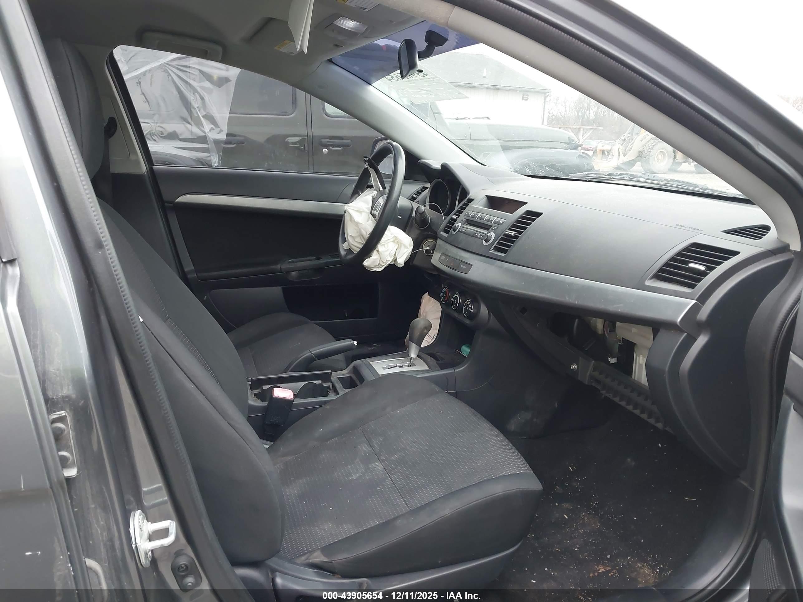MITSUBISHI LANCER image 5