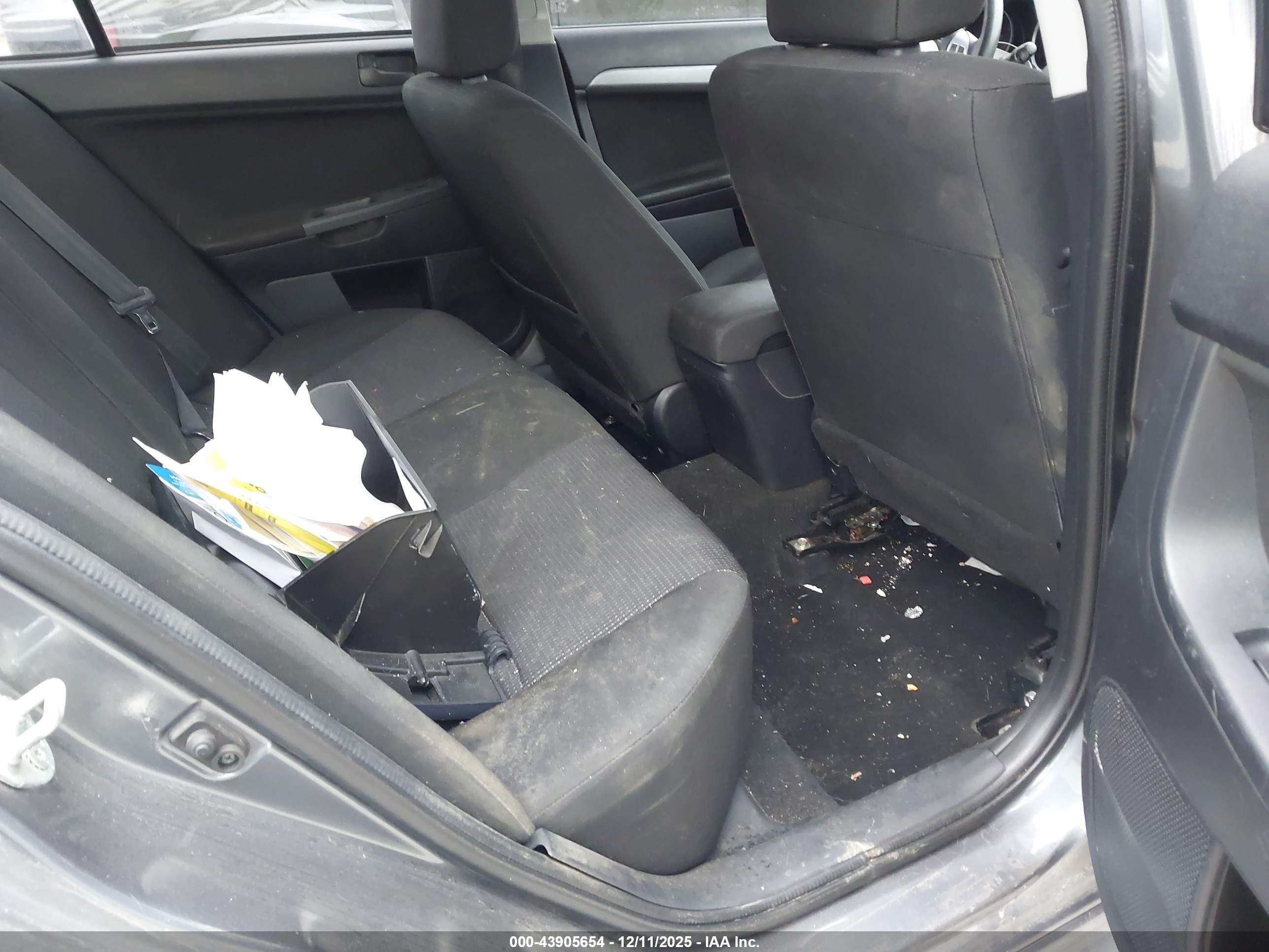 MITSUBISHI LANCER image 8