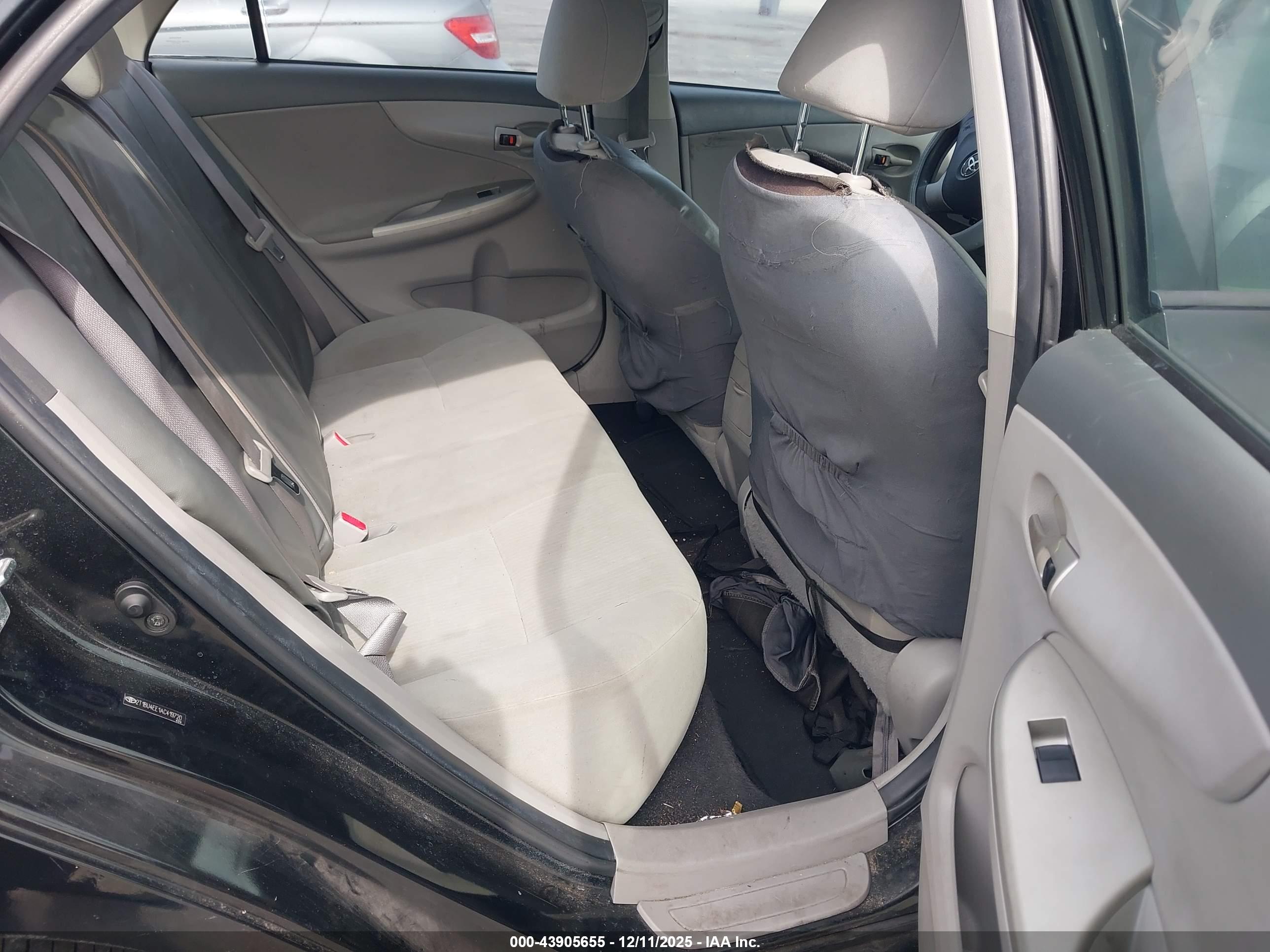 TOYOTA COROLLA image 8
