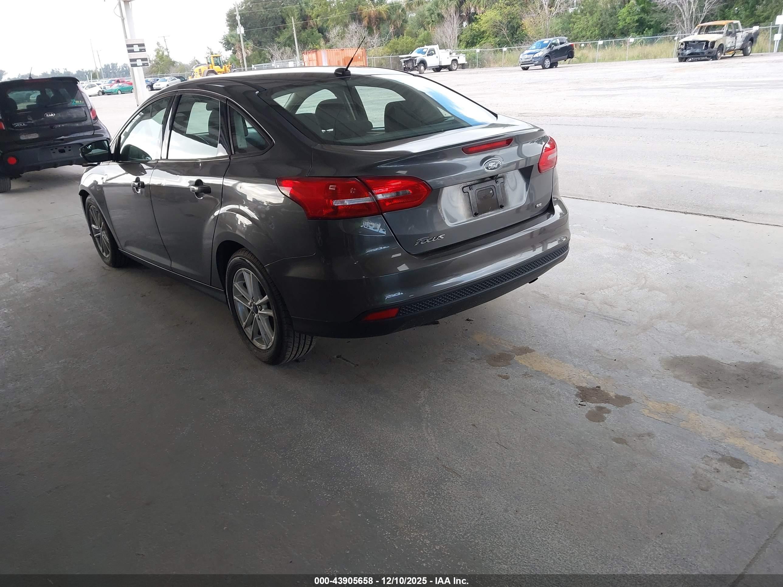 FORD FOCUS image 3