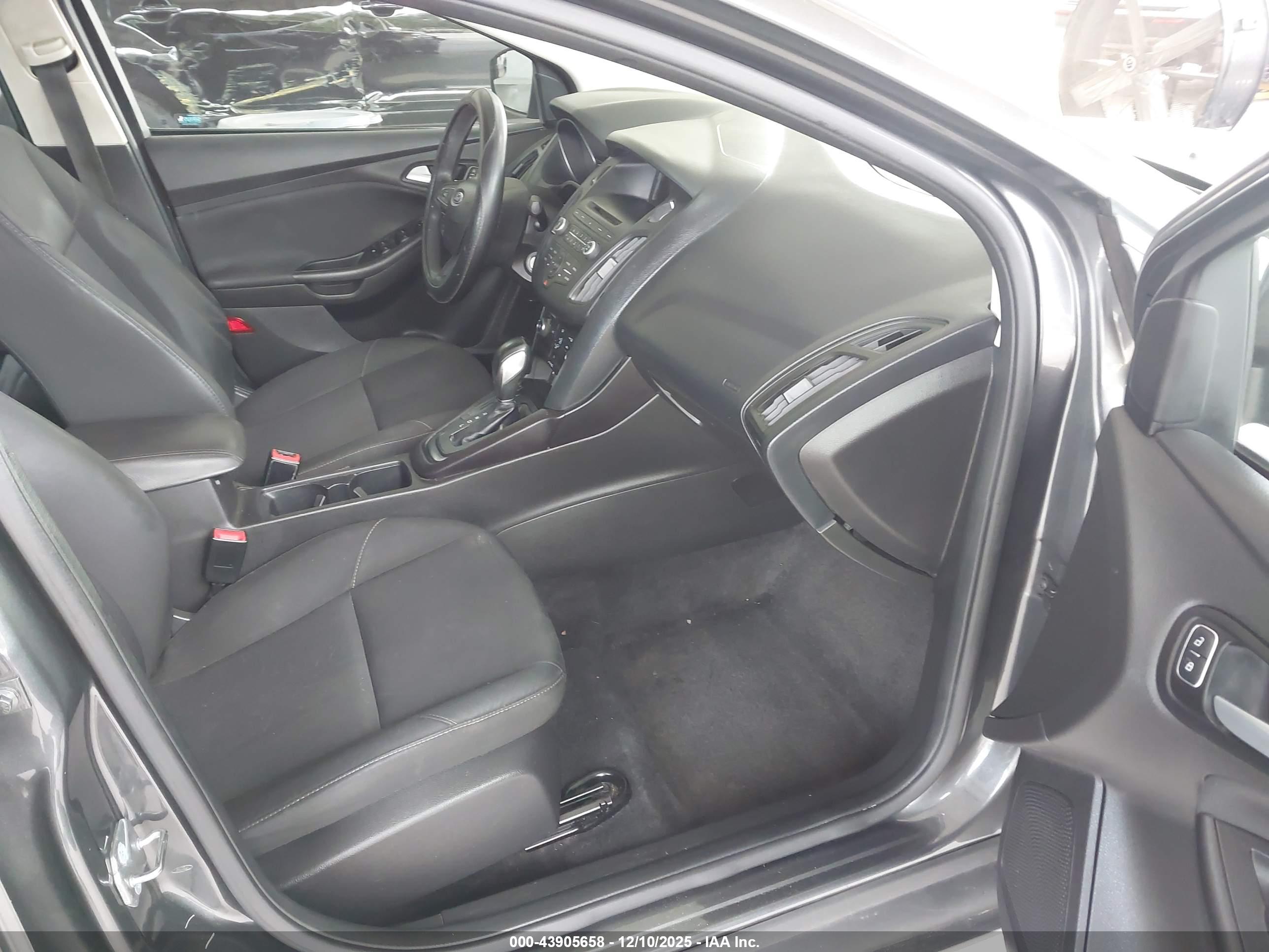 FORD FOCUS image 5