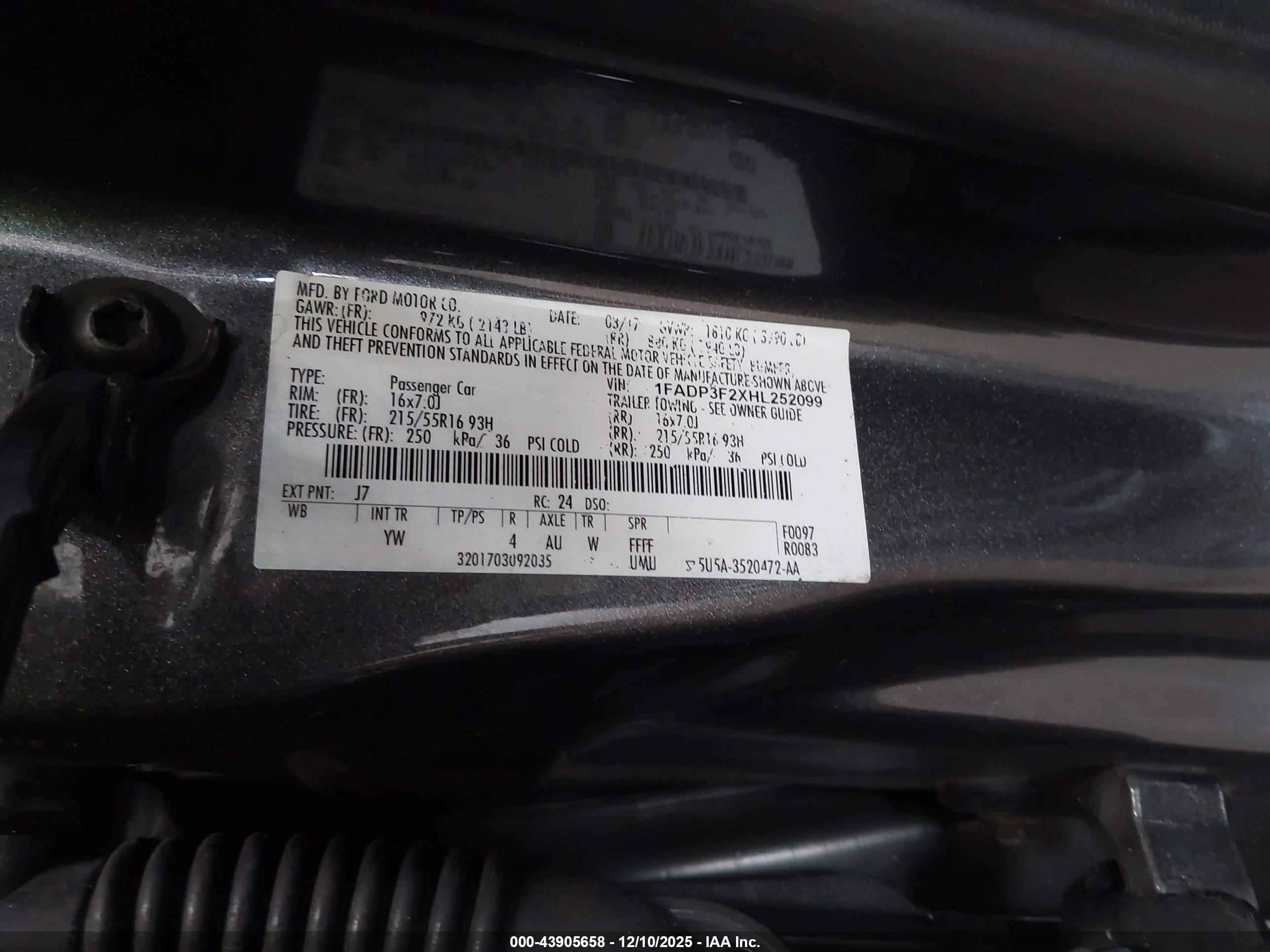 FORD FOCUS image 9