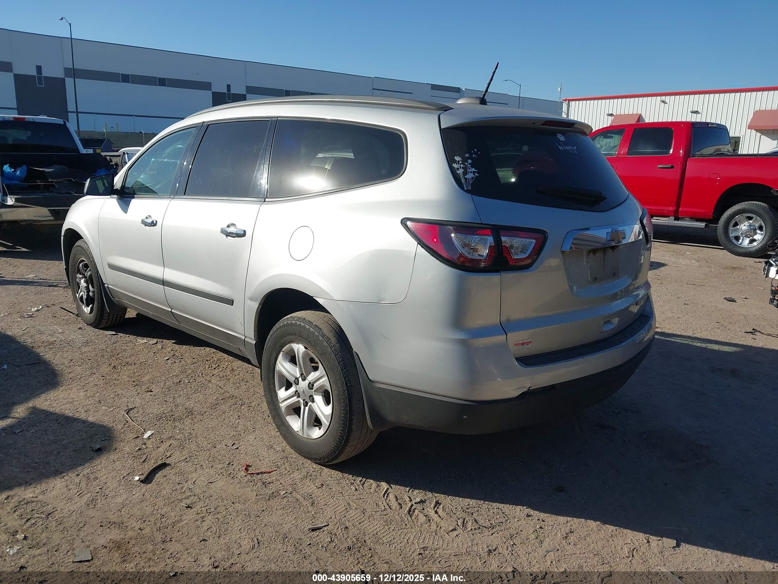 CHEVROLET TRAVERSE image 3