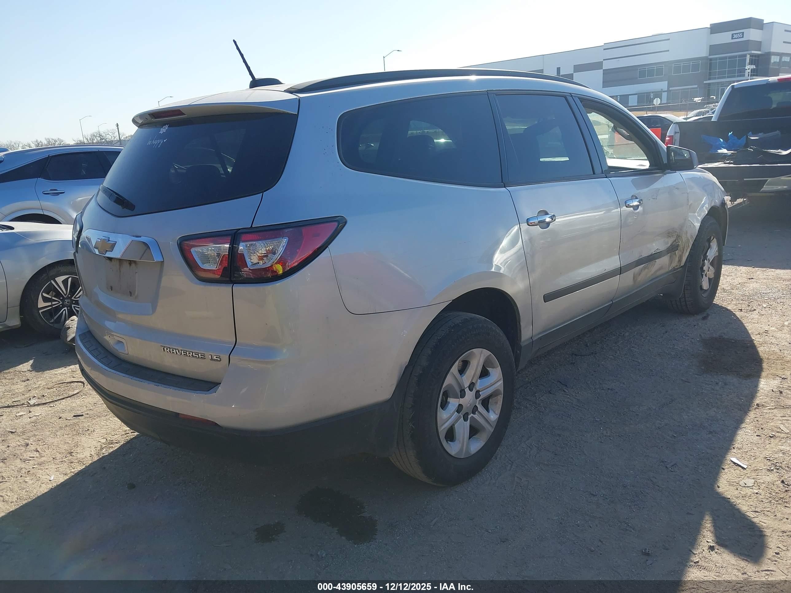 CHEVROLET TRAVERSE image 4