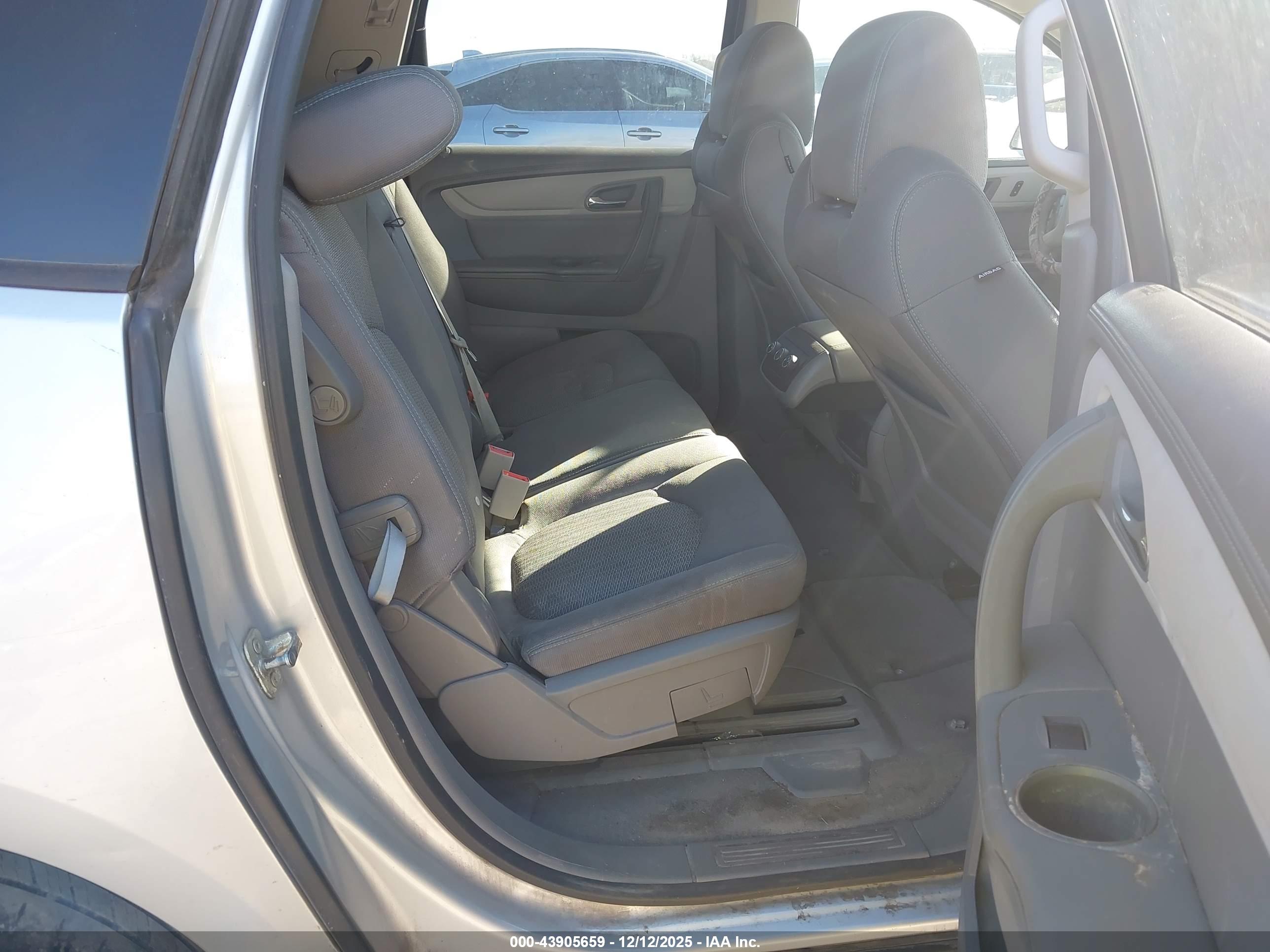 CHEVROLET TRAVERSE image 8