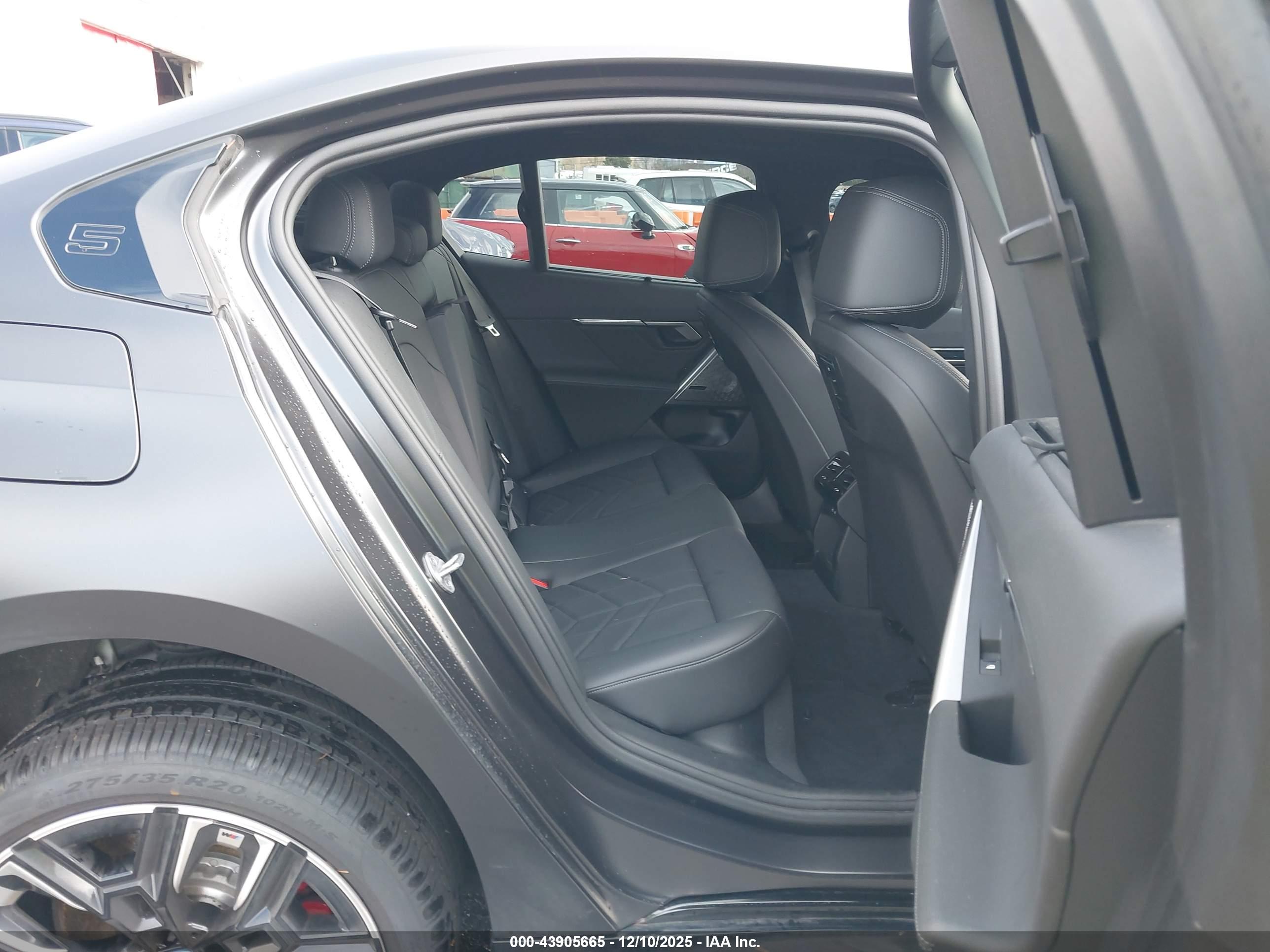 BMW I5 image 8
