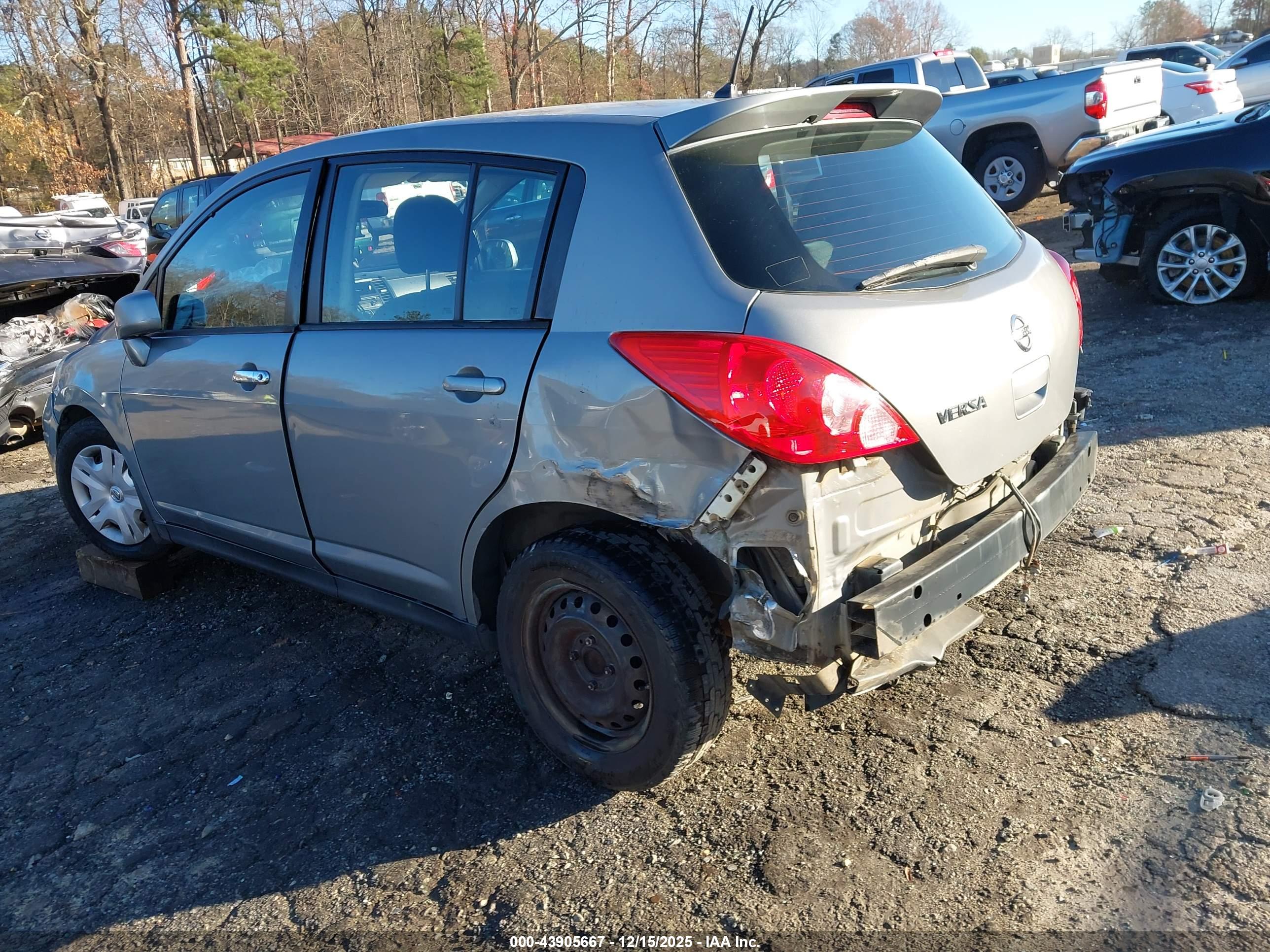 NISSAN VERSA image 3