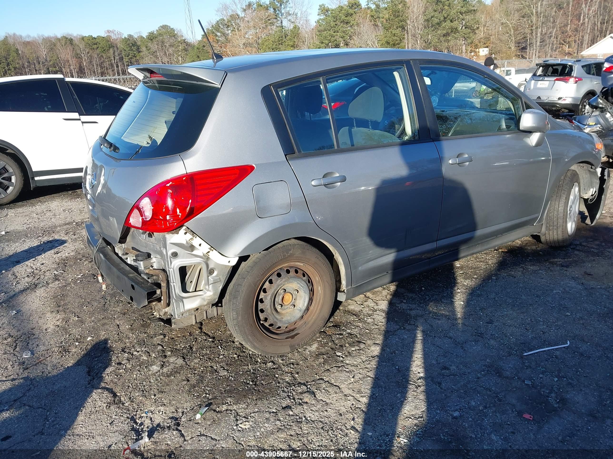 NISSAN VERSA image 4