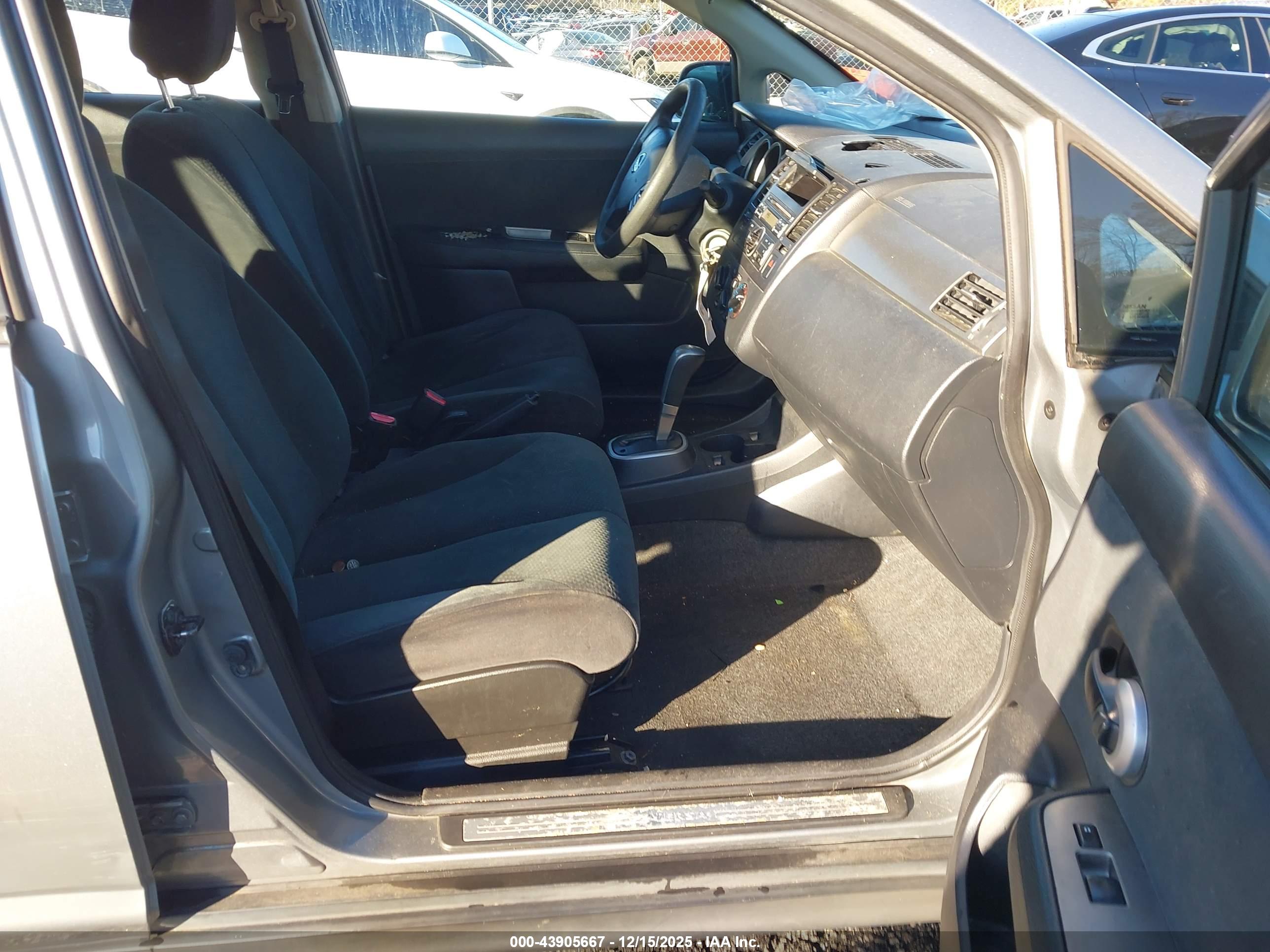 NISSAN VERSA image 5